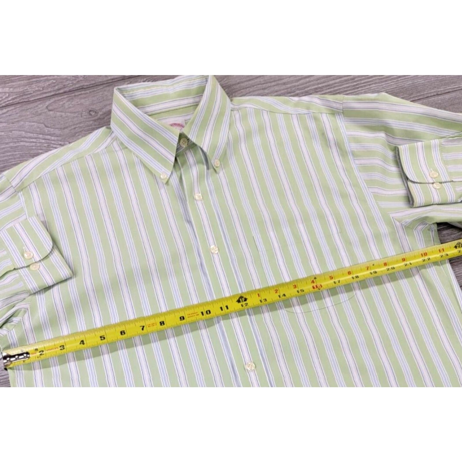 Brooks Brothers Brooks Brothers Button-Up Shirt Men M Green Stripe Non Iron Cotton Button-Down Collar 346 Regular Size Type Size US M / EU 48-50 / 2 - 6 Thumbnail