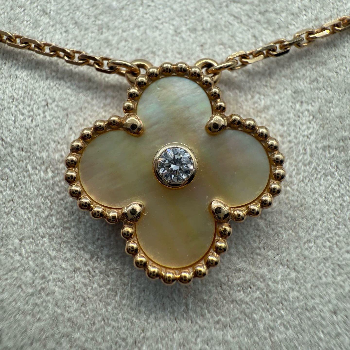 Van Cleef & Arpels Vca Xmas Limited Gold MOP 4-Leaf Clover Necklace Size ONE SIZE - 3 Thumbnail