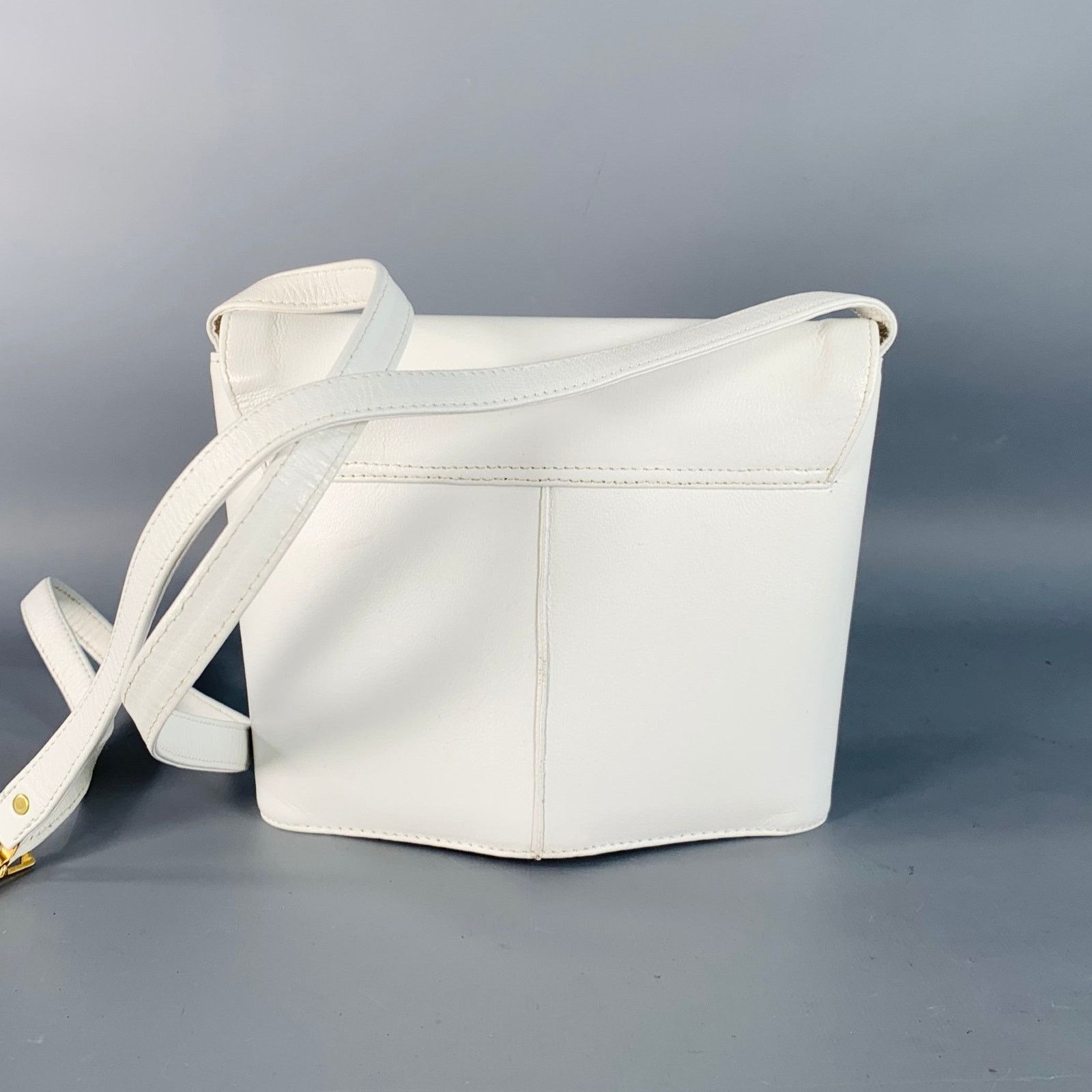 Other Vintage One Size White Leather Crossbody Handbag Size ONE SIZE - 3 Thumbnail