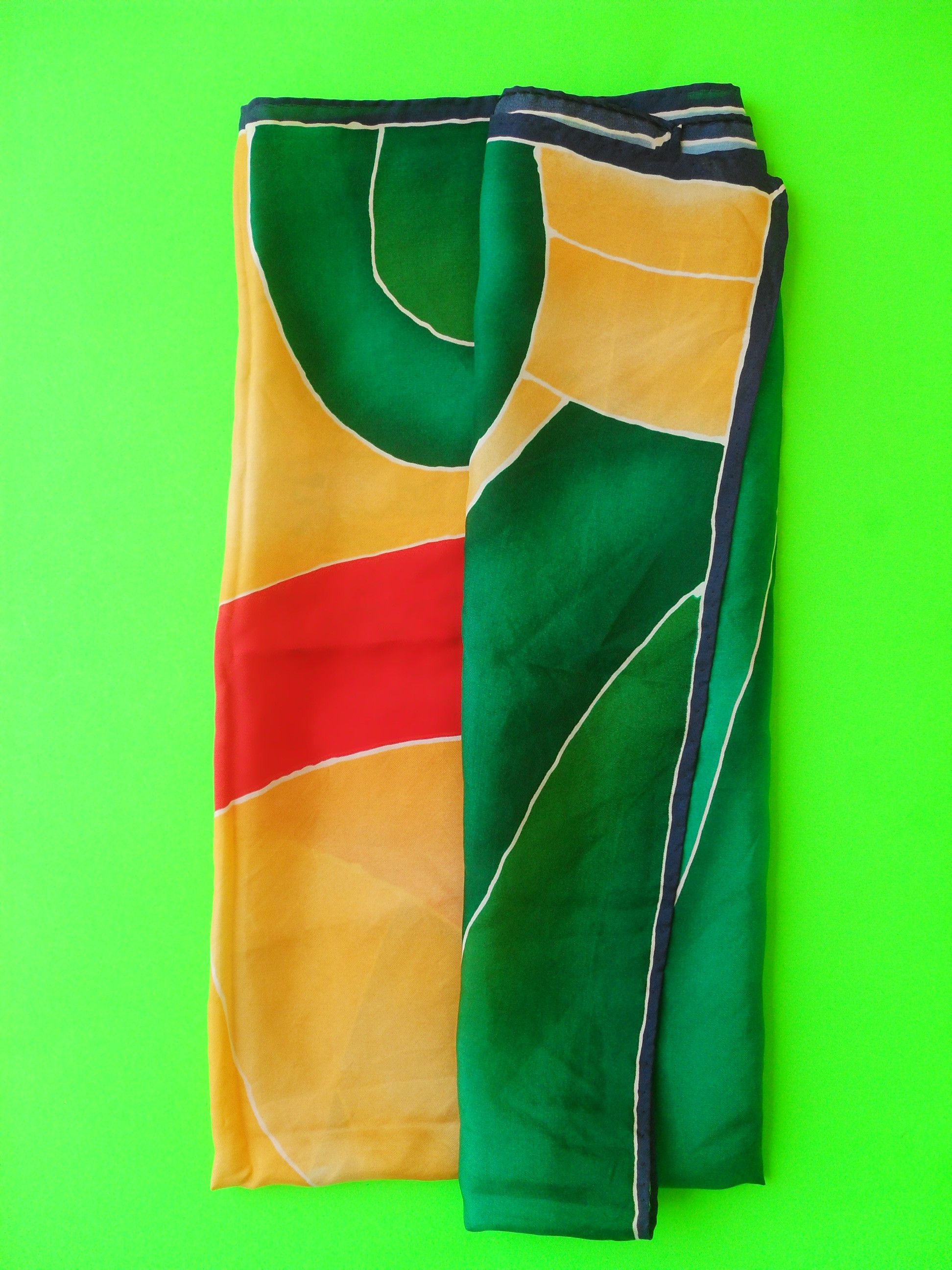 Other Vintage scarf with a plastic art theme. Size ONE SIZE - 2 Thumbnail