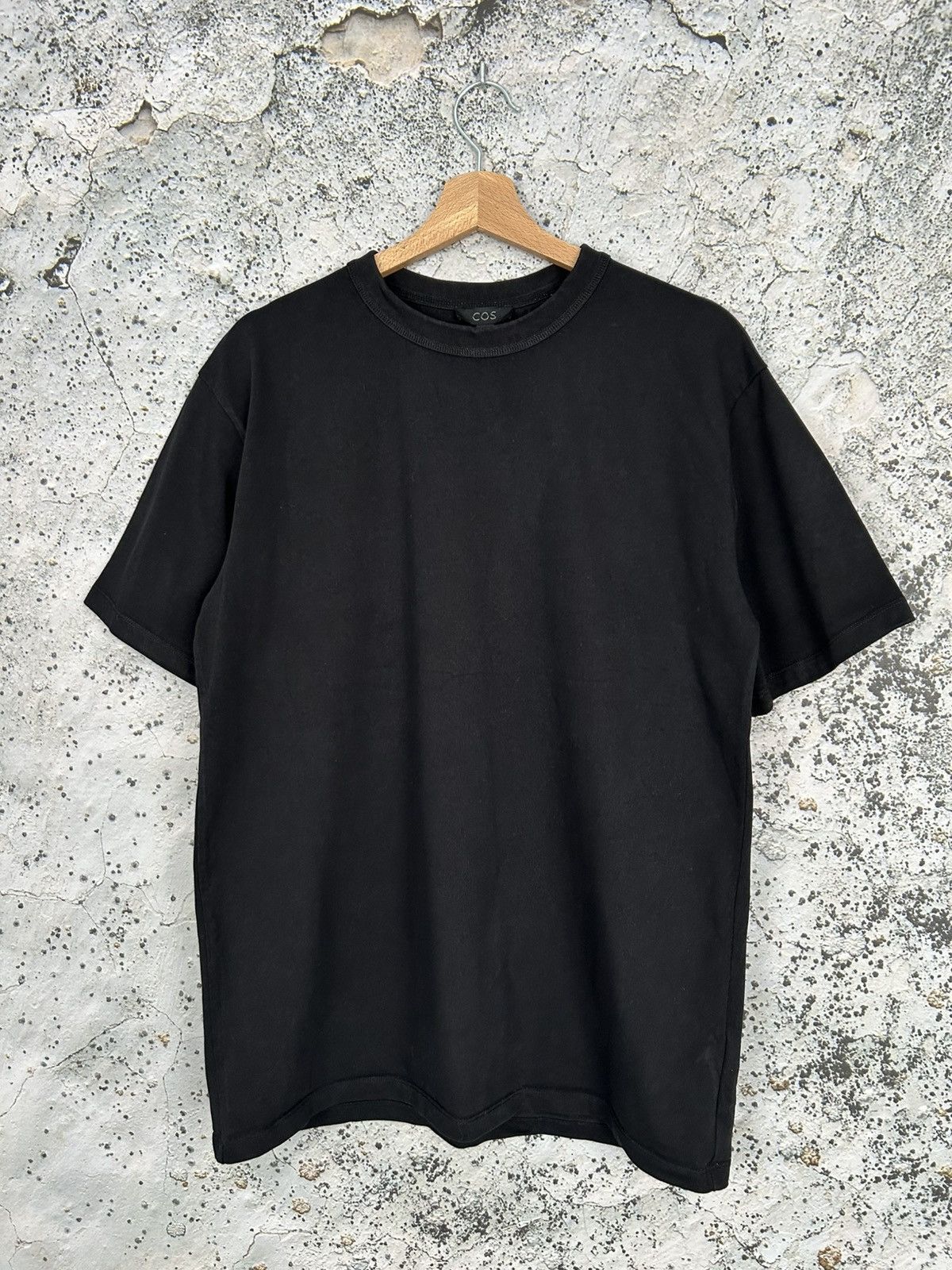 Designer COS Black Blank Tee Designer Streetwear Avant Garde Size US S / EU 44-46 / 1 - 1 Thumbnail