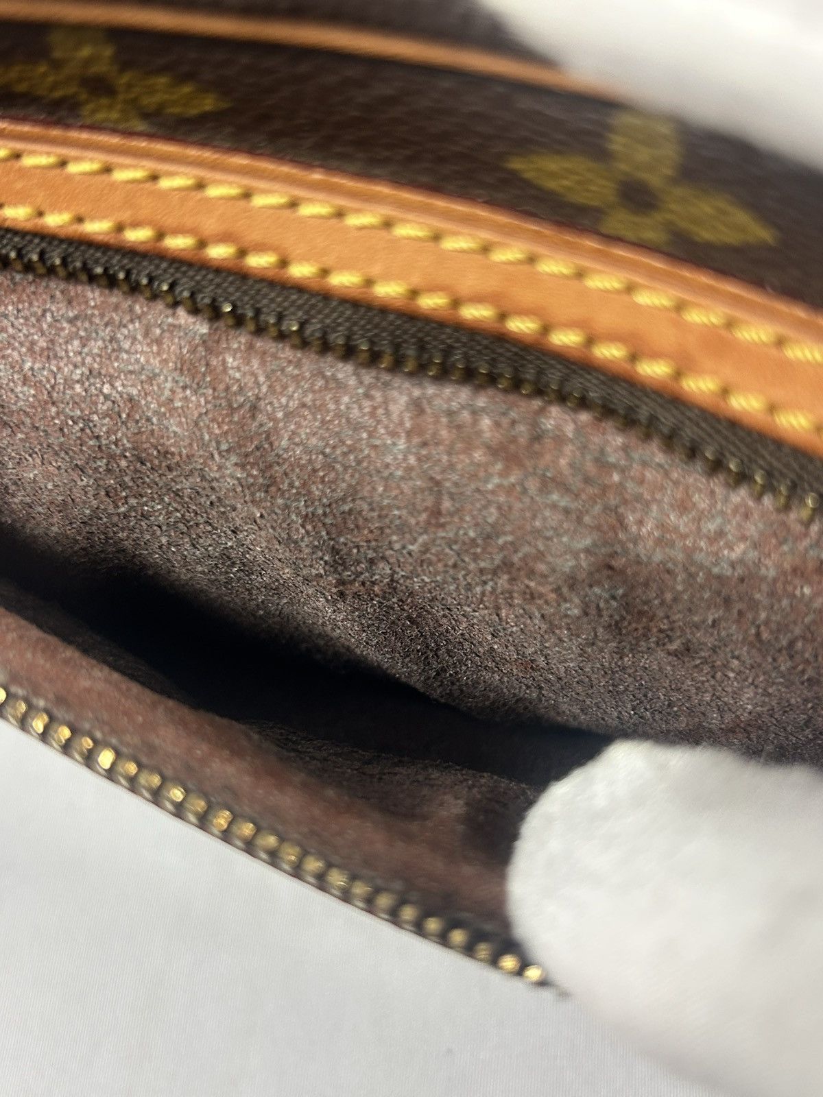 Louis Vuitton Louis Vuitton Monogram Crossbody Bag Size ONE SIZE - 8 Thumbnail