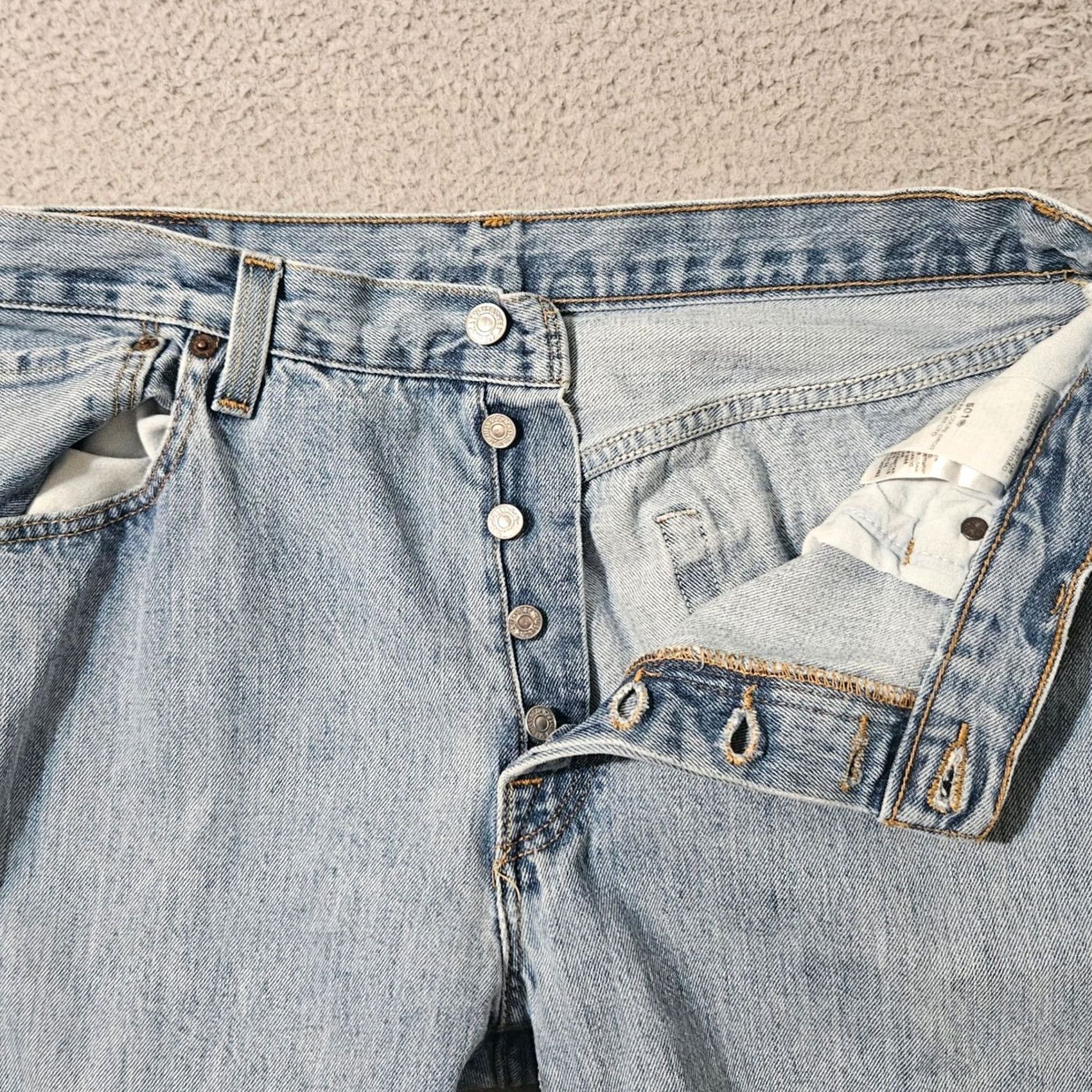 Levi's Levis 501s Jeans Men's 36 x 32 Light Wash Button Fly Made In Haiti 2010 Size US 36 / EU 52 - 2 Thumbnail