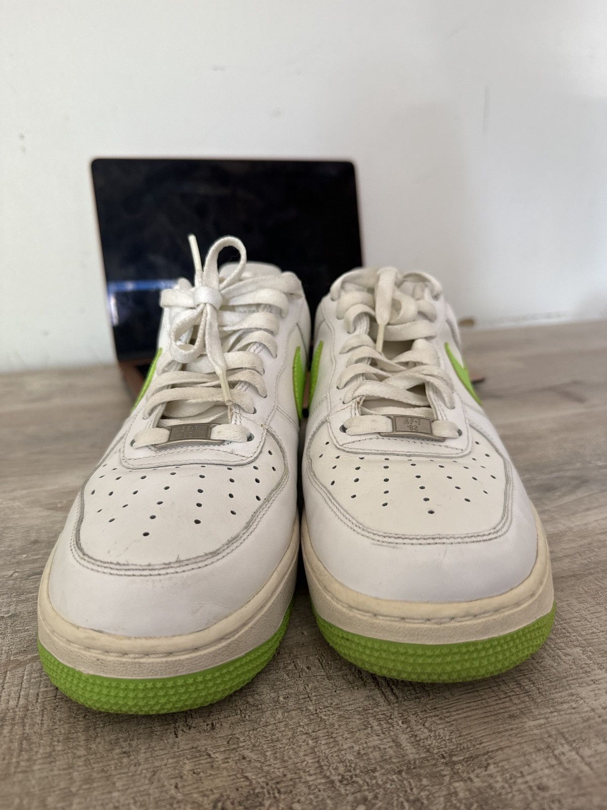 Nike Nike Air Force 1 Electric Slime Green 2010 AF1 Size US 9.5 / EU 42-43 - 9 Thumbnail