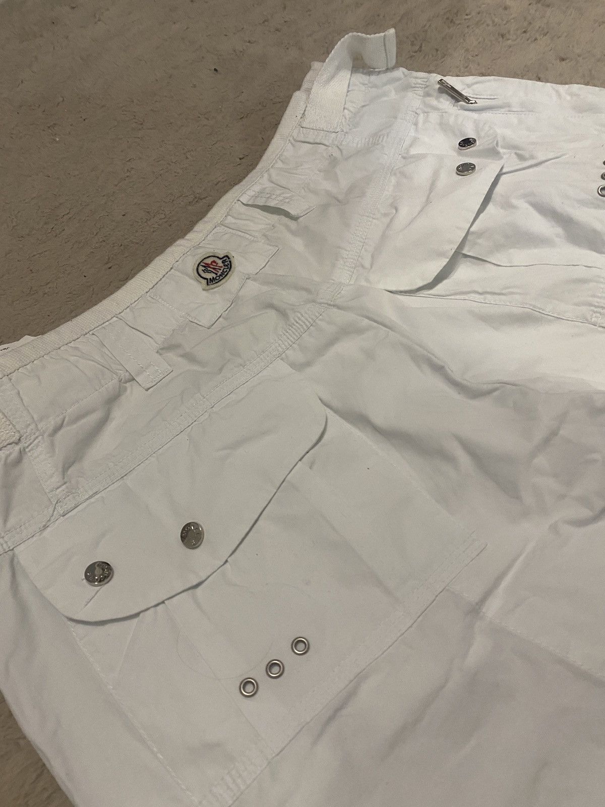 Moncler Vintage Moncler Luxury cargo white short with mini badge Size US 34 / EU 50 - 9 Thumbnail