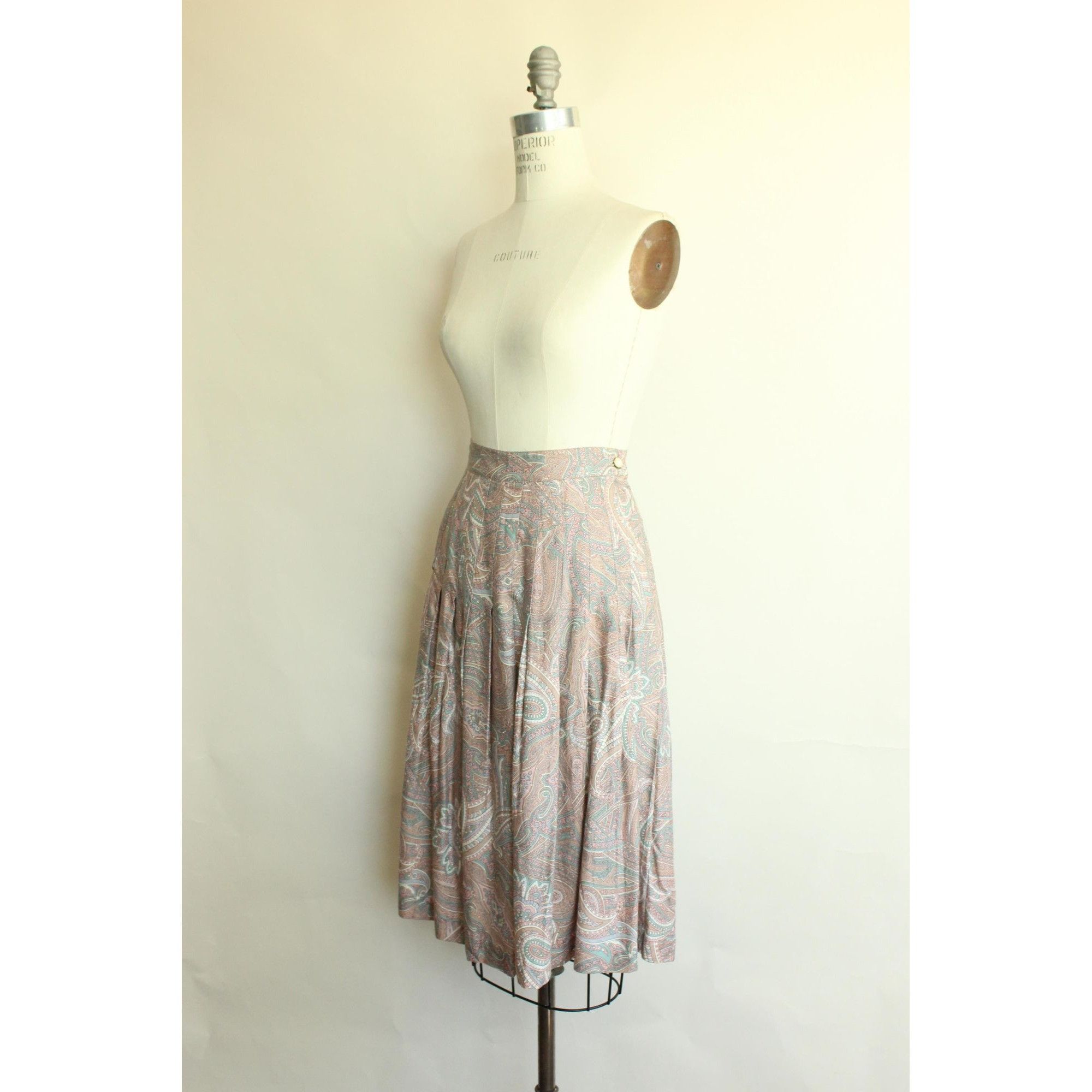 Vintage Vintage 1990s Skirt, SK & Company Pleated Rayon Pink, and Te Size 30" / US 8 / IT 44 - 6 Thumbnail