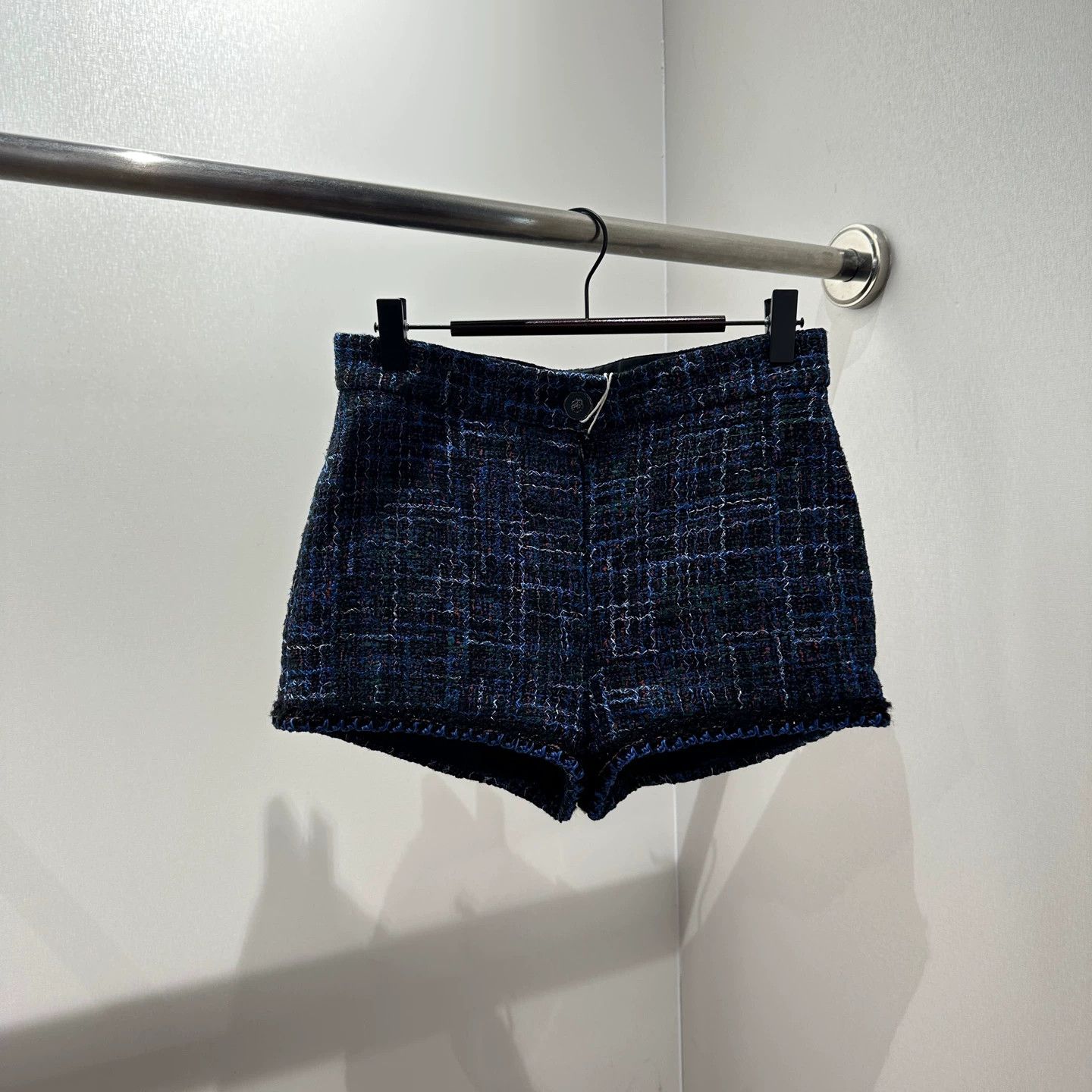 Chanel Chanel feb404 tweed 34 shorts Size 25" / US 0 / IT 36 - 1 Thumbnail