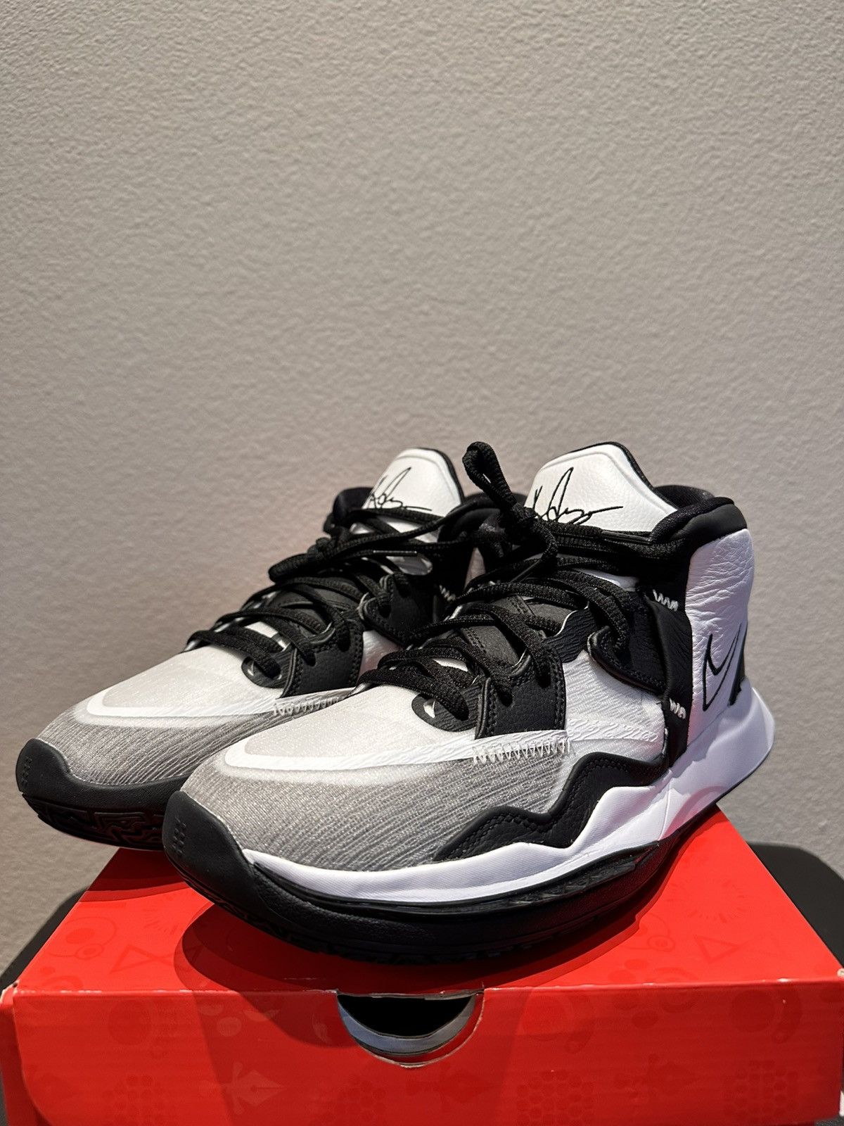 Nike Nike Kyrie Infinity Size US9.5 Size US 9.5 / EU 42-43 - 2 Thumbnail