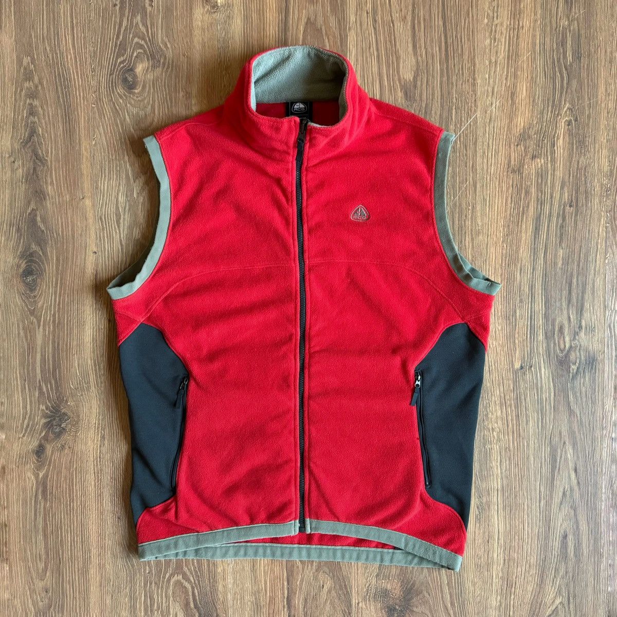 Nike ACG × Vintage Vintage Nike ACG Fleece Vest Red Large Gorpcore Y2K 90s Size US L / EU 52-54 / 3 - 1 Thumbnail