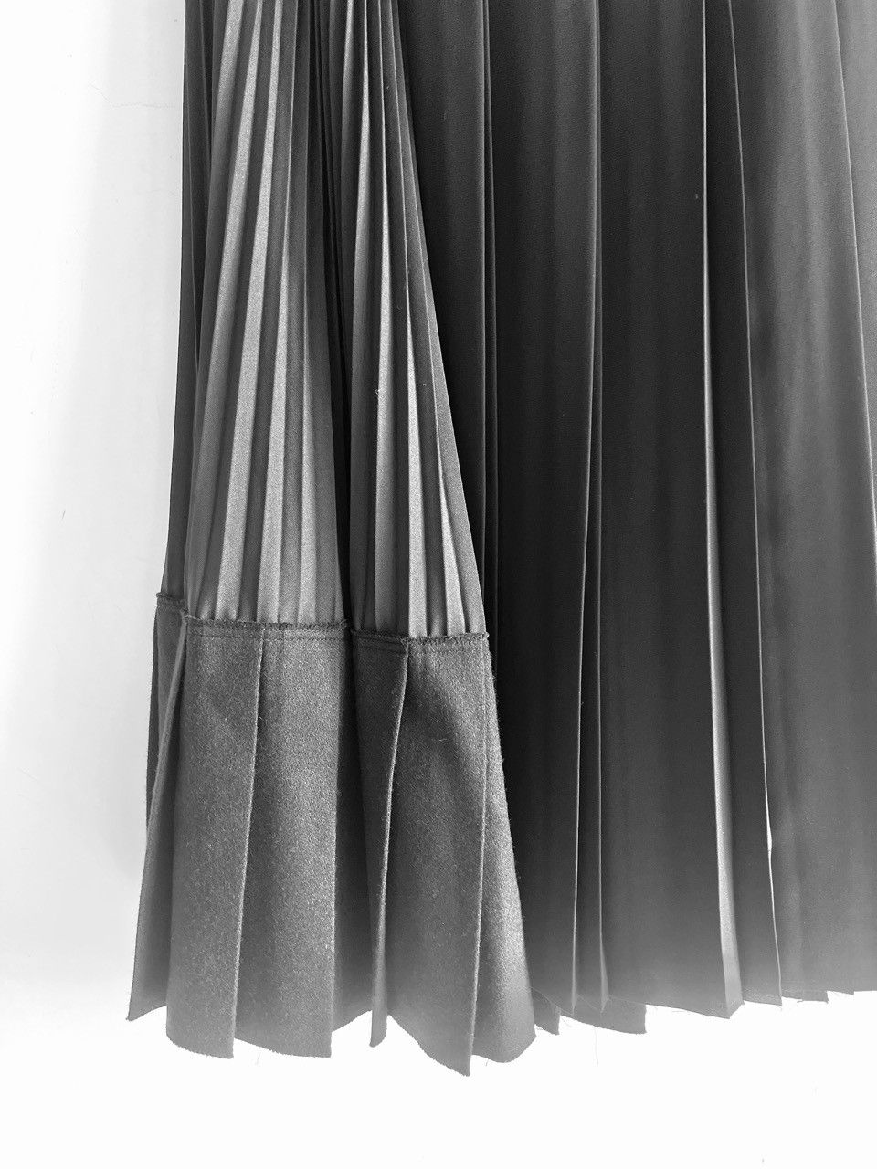 Junya Watanabe JUNYA WATANABE COMME des GARCONS Panel Pleated Wrap Skirt Size 27" / US 4 / IT 40 - 5 Thumbnail