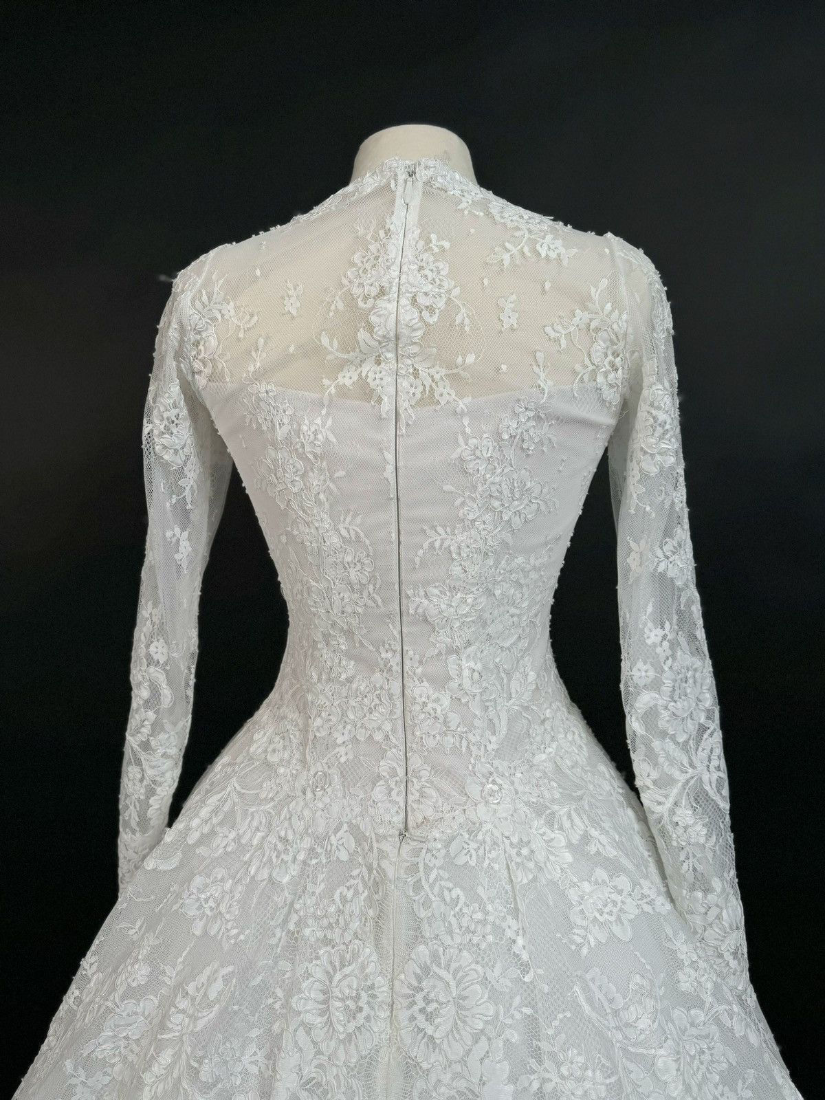 Other Preloved US 8-10 Anna Augusta French Corded Lace Bridal Gown Size L / US 10 / IT 46 - 8 Thumbnail