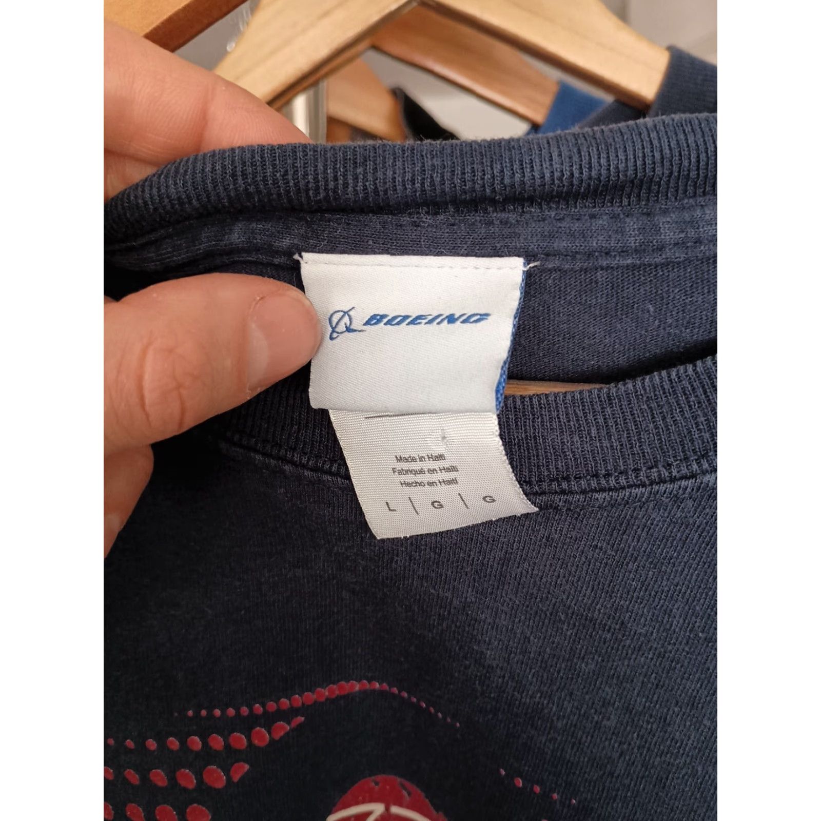 Vintage VINTAGE Boeing Officially Licensed 777x Airplane T-shirt Blue L Men Shirt Distressed Cracking Graphic Boeing on Sleeve Size US L / EU 52-54 / 3 - 3 Thumbnail
