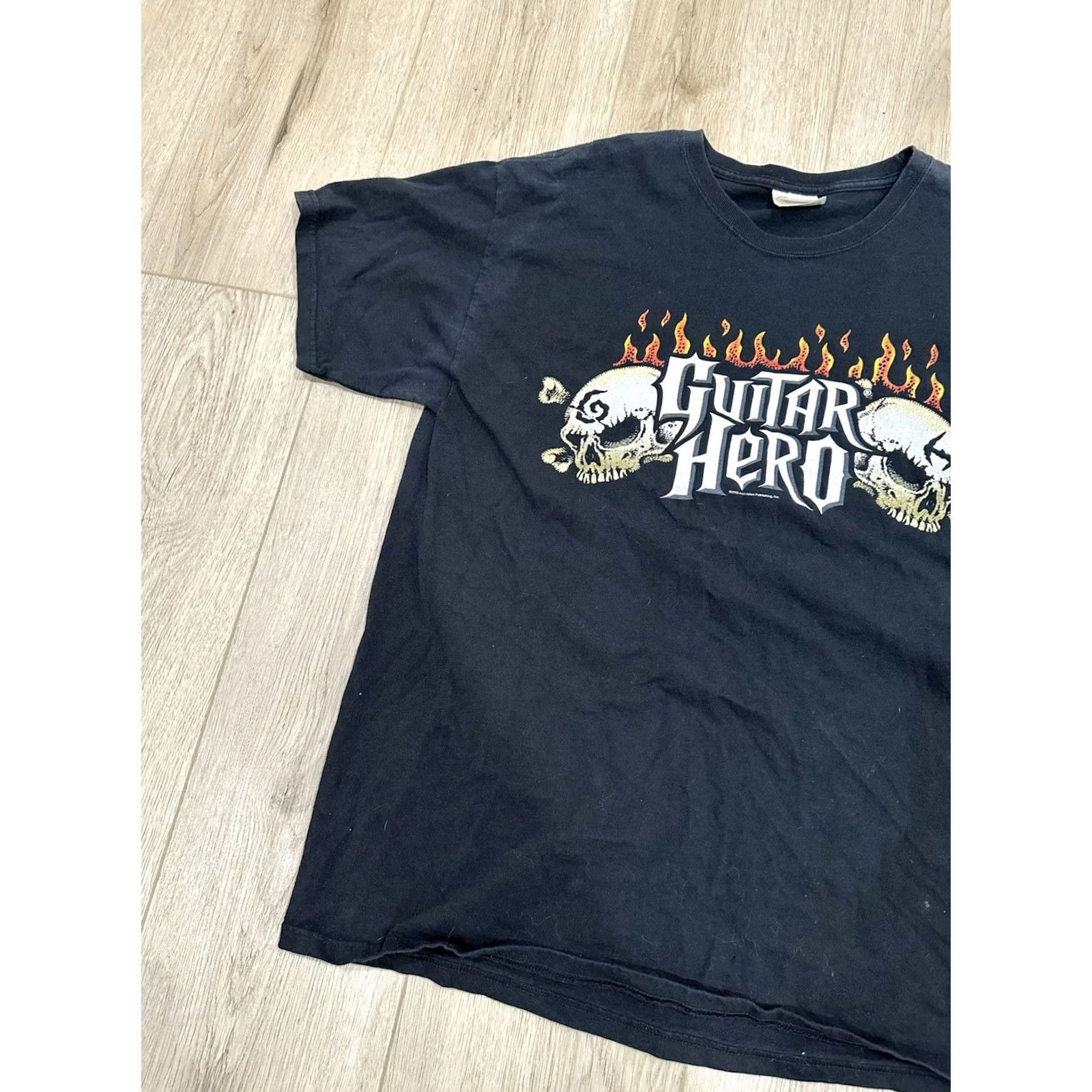 Vintage VINTAGE Guitar Hero T-Shirt Mens Large Black Short Sleeve Crew Neck Retro Music Skull Flaming Skulls Video Game Tshirt Size US L / EU 52-54 / 3 - 3 Thumbnail