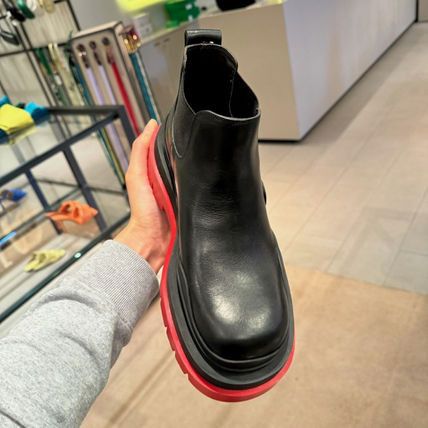 o1loc1c0324 630300 Tire Ankle Chelsea Boots in Black