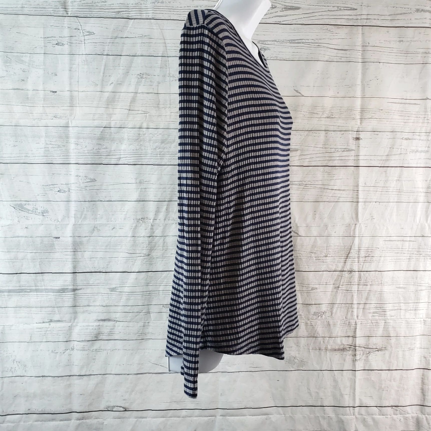 Old Navy Old Navy Womens Ribbed Top Sz Large Blue Gray Striped Long Sleeve Rayon Blend Shirt L Womens Blue Striped Long Sleeve Top Size L / US 10 / IT 46 - 3 Thumbnail