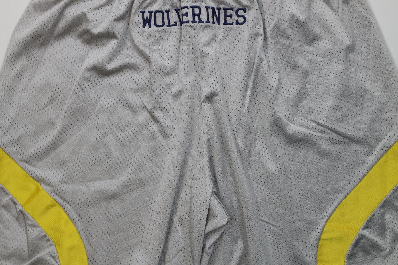 Adidas Adidas University of Michigan Basketball Shorts Silver USA Size US 36 / EU 52 - 12 Thumbnail