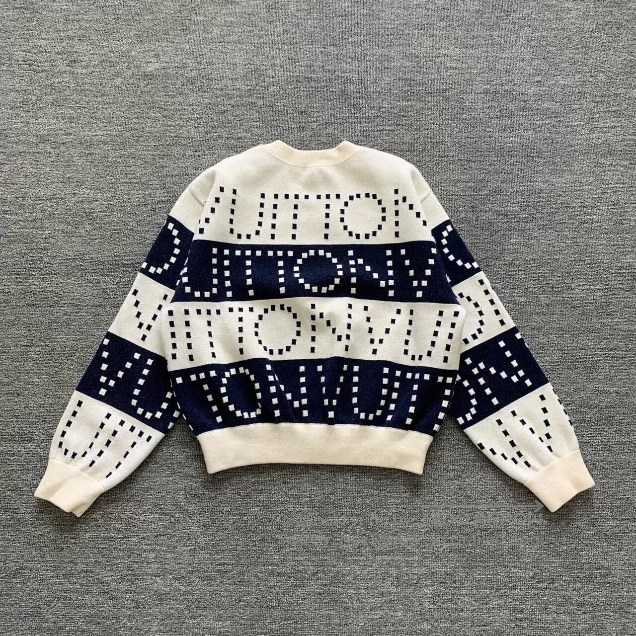 Louis Vuitton lv large logo wool sweater in cream. Size US M / EU 48-50 / 2 - 2 Thumbnail