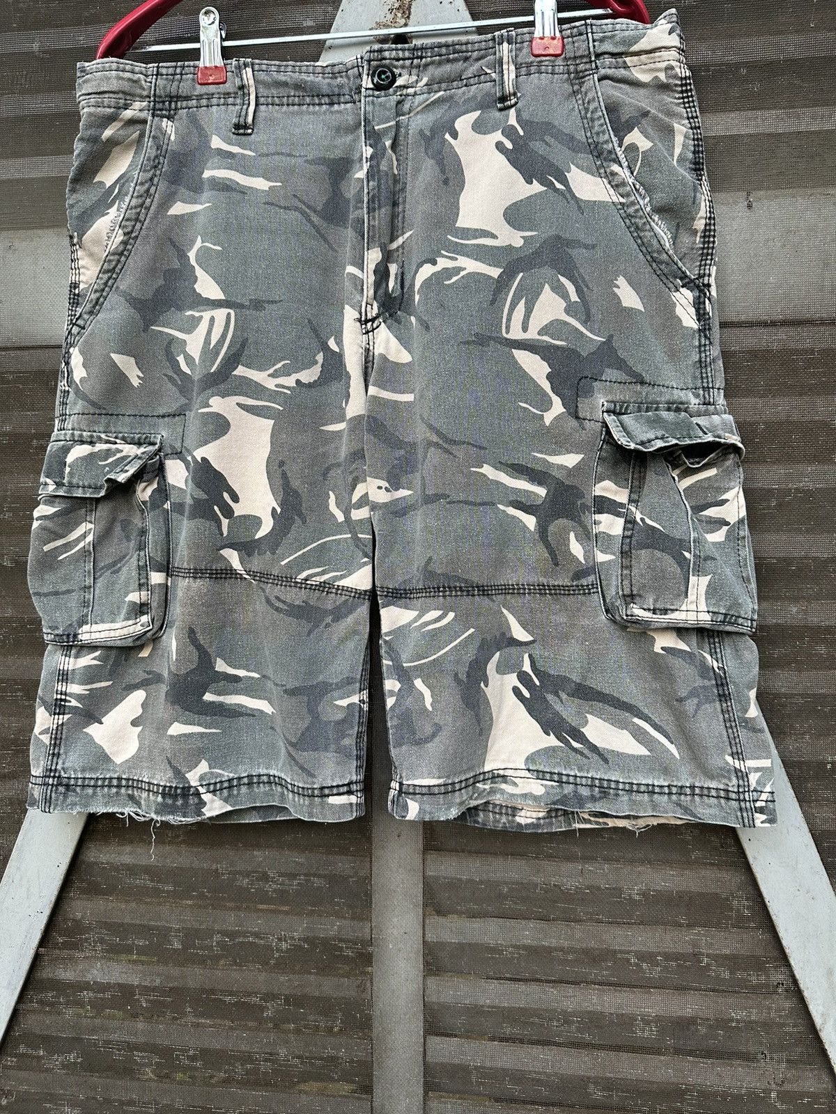 Vintage Vintage THRASHED Mossimo Supply Camo Cargo Pants Size US 34 / EU 50 - 5 Thumbnail