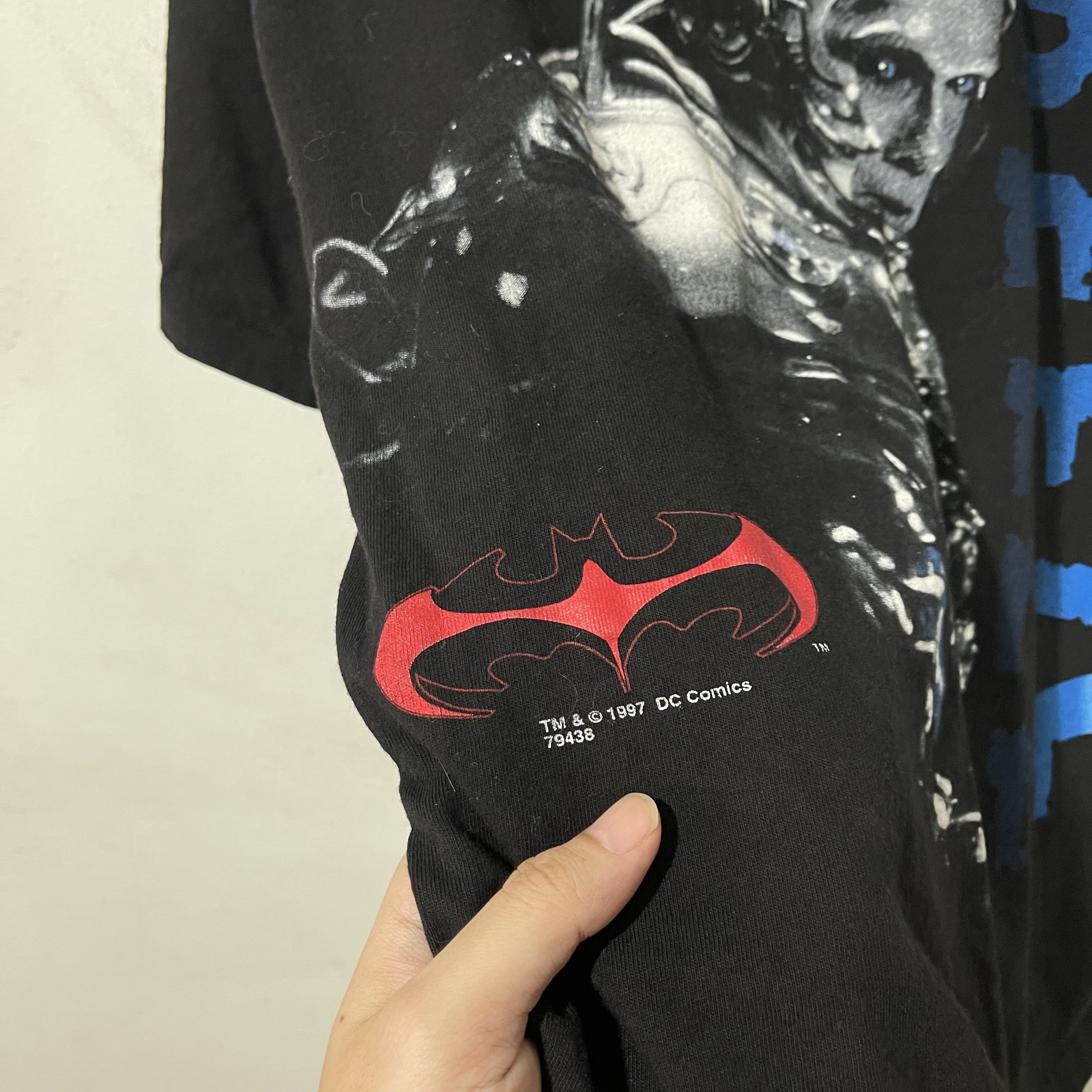 Vintage Vintage 1997 Batman and Robin Mr Freeze T-Shirt Size US XS / EU 42 / 0 - 3 Thumbnail