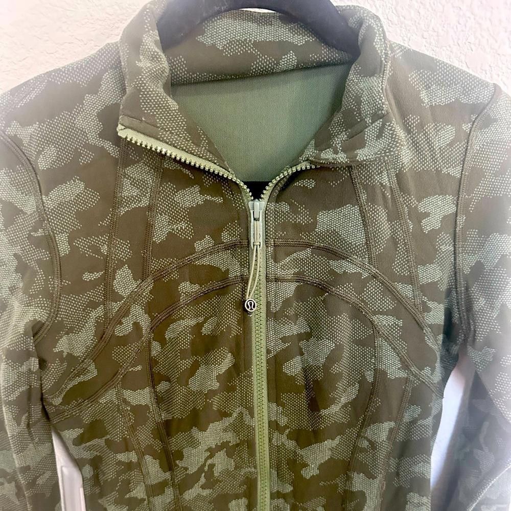 Lululemon Lululemon Define Jacket Heritage Camo Olive Green Twill 6 Size M / US 6-8 / IT 42-44 - 4 Thumbnail