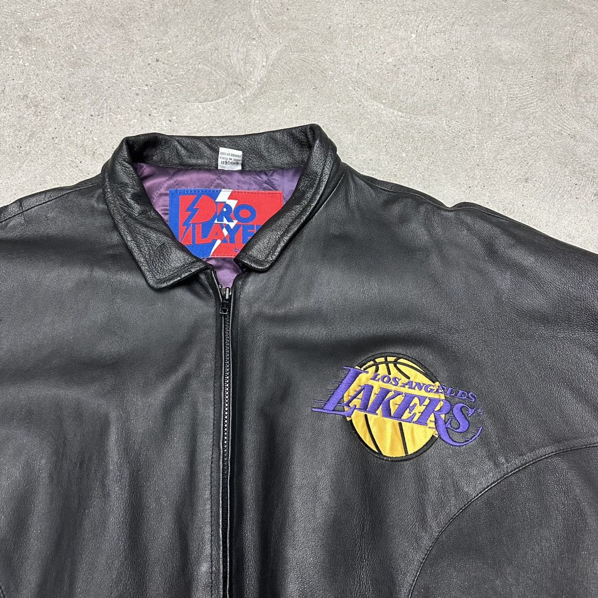 NBA × Pro Player × Vintage Vintage 90s Los Angeles Lakers Leather Jacket Size US XL / EU 56 / 4 - 4 Thumbnail