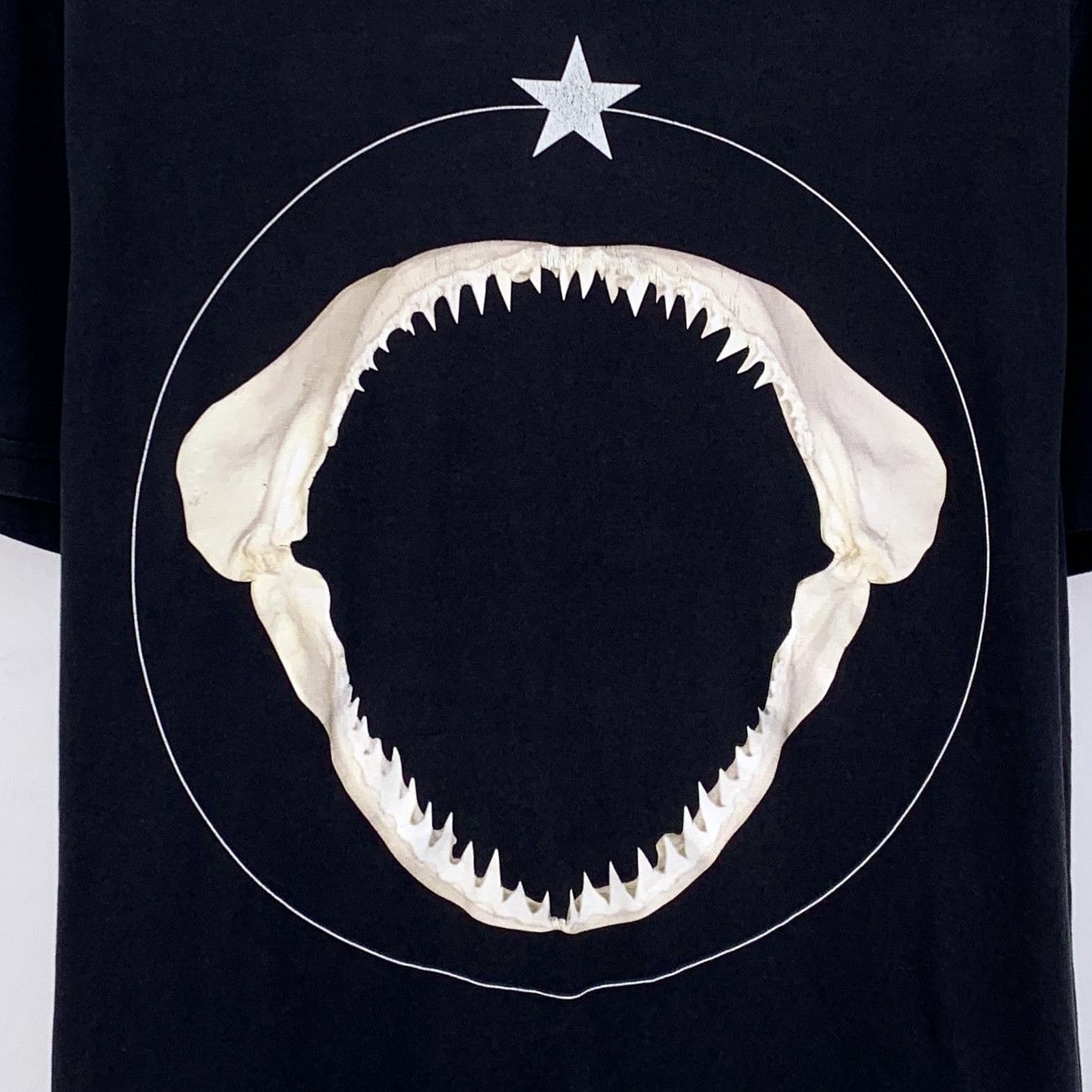 Givenchy Givenchy Black Shark Tooth Print Tee (M) Size US M / EU 48-50 / 2 - 7 Thumbnail