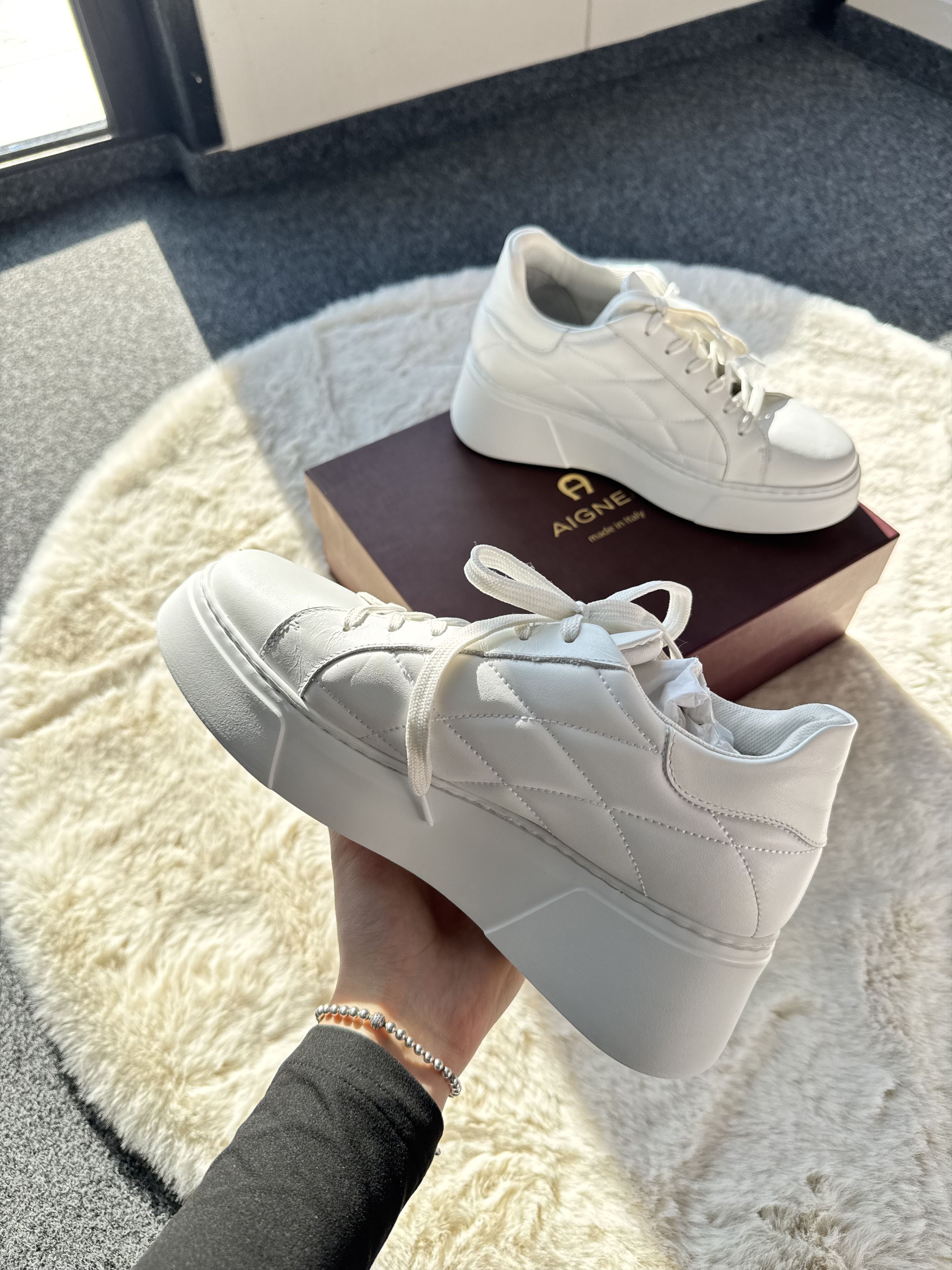 Aigner Aiger Elaine 13 Women's Low Sneakers White 39 Size US 9 / IT 39 - 2 Thumbnail