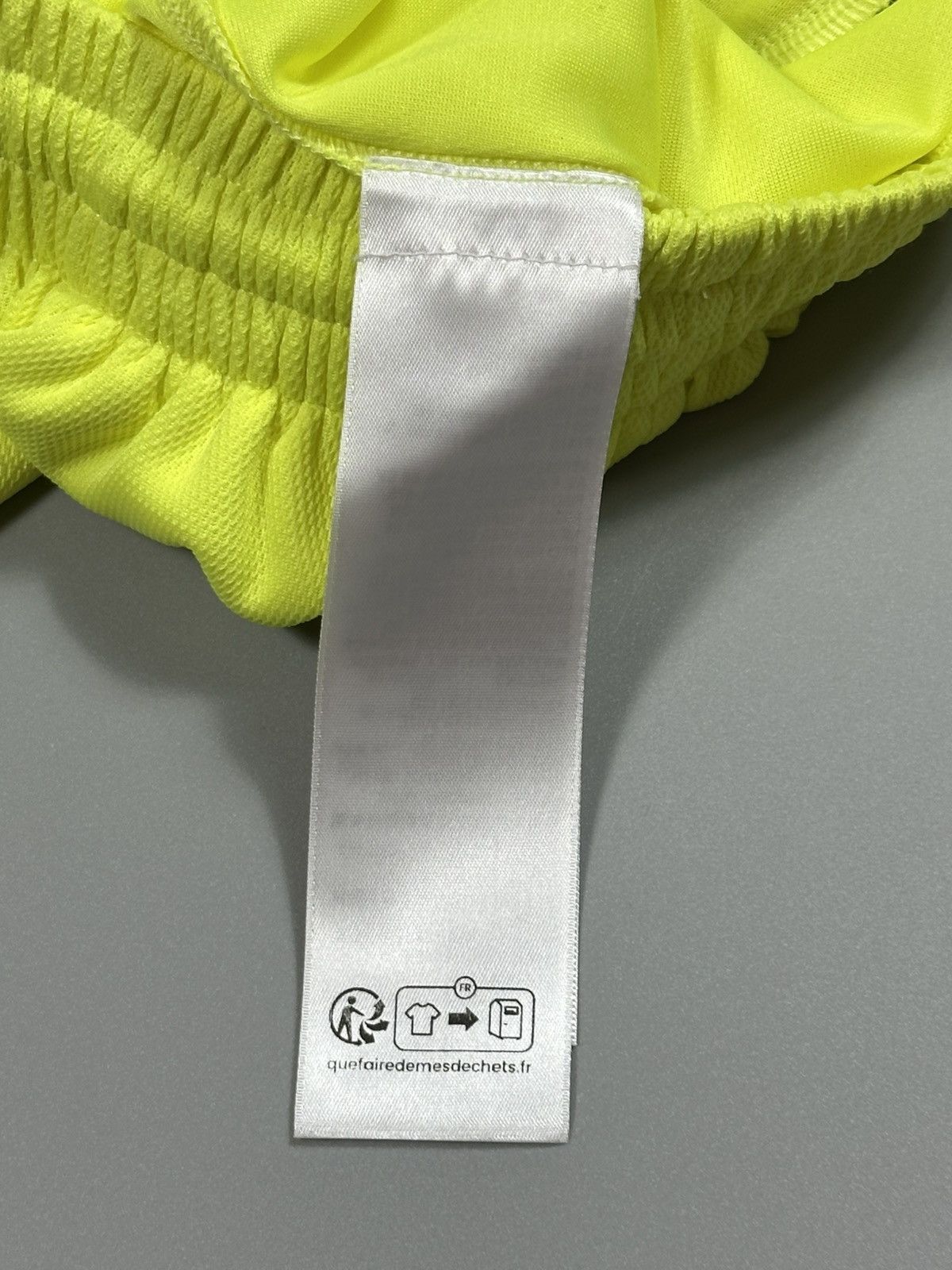 Balenciaga Balenciaga Baggy Oversized Logo Soccer Shorts Neon Yellow Size US 32 / EU 48 - 20 Thumbnail