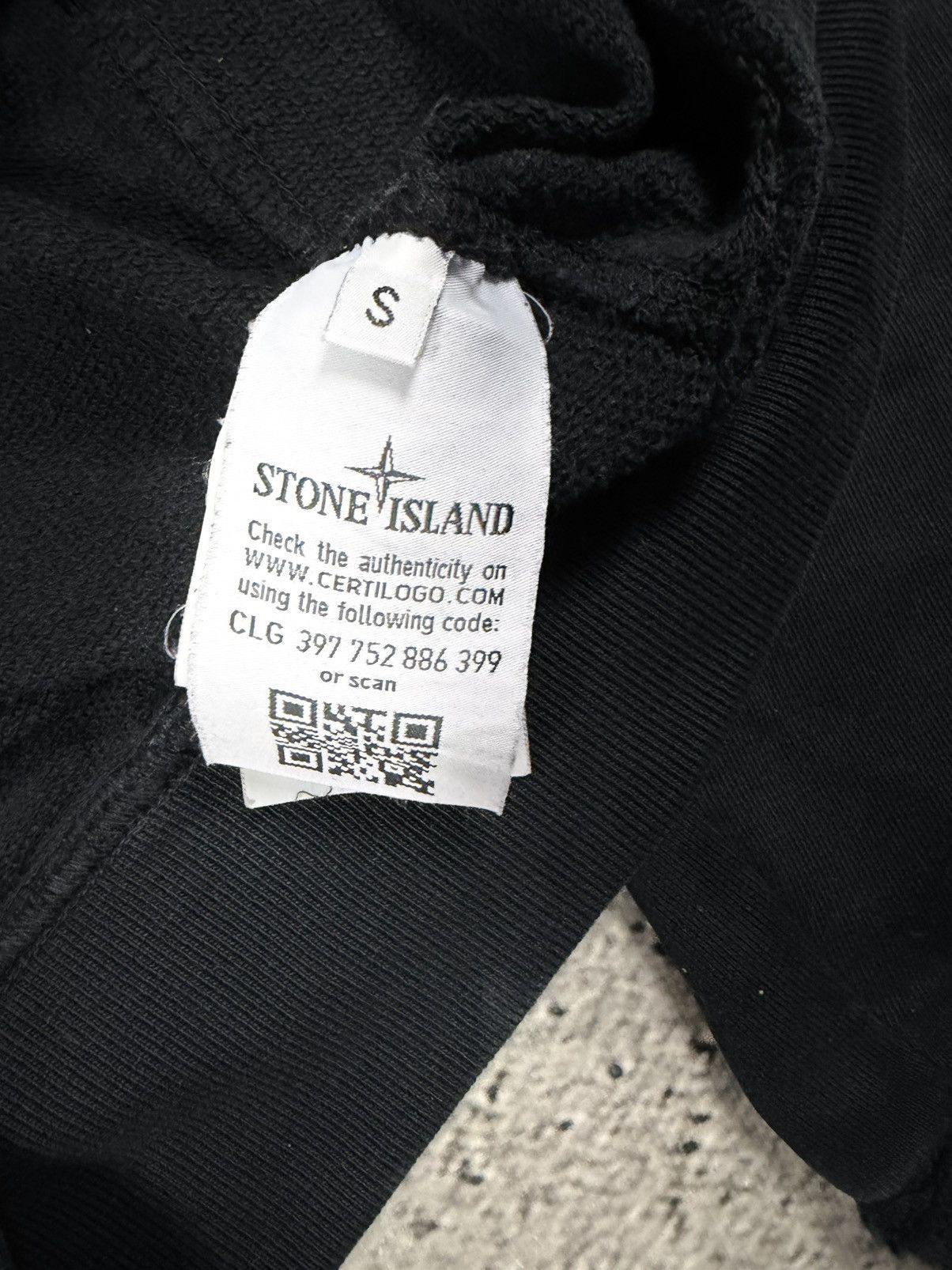 Stone Island Stone island black hoodie with badge Size US S / EU 44-46 / 1 - 5 Thumbnail
