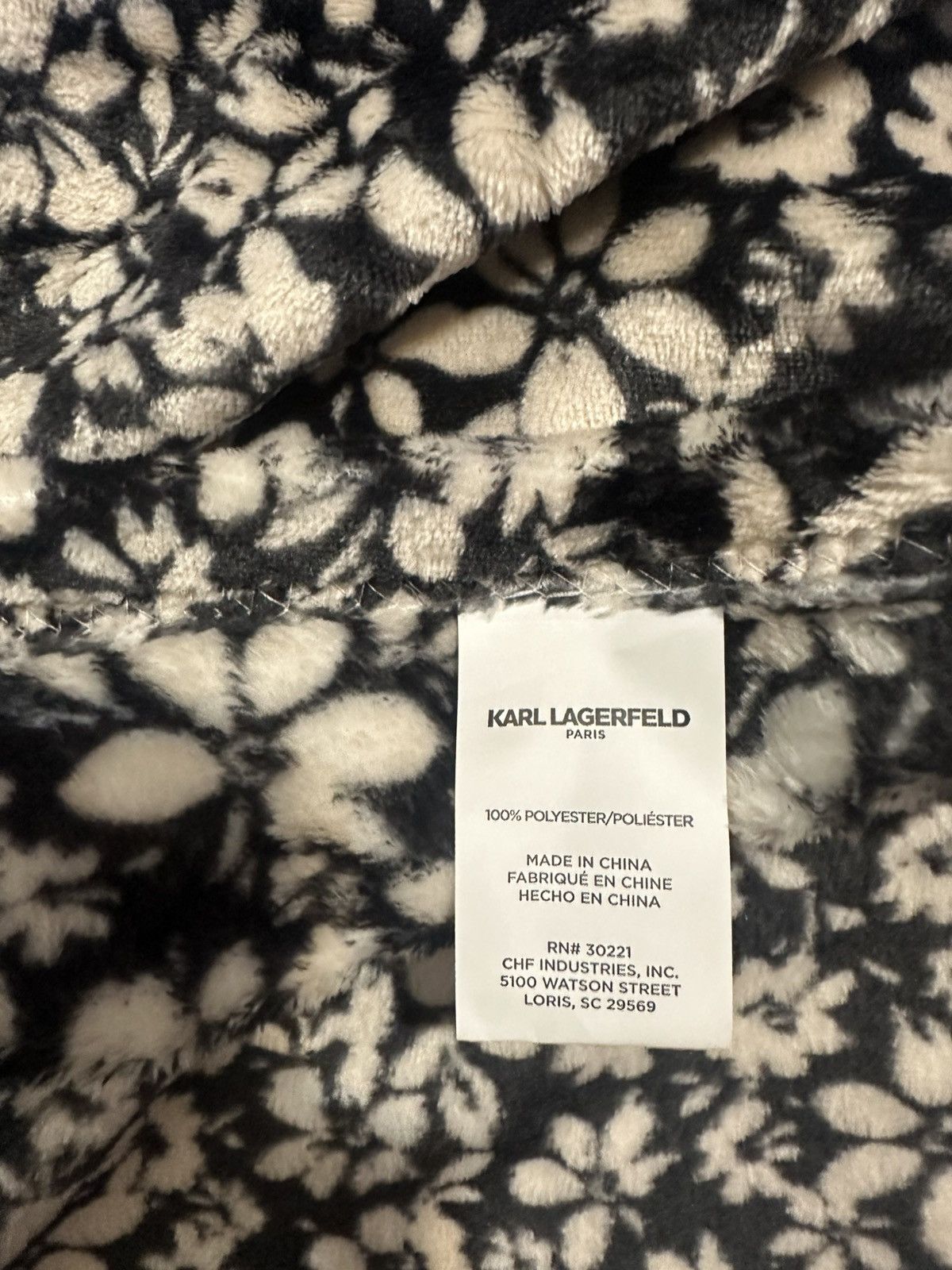 Karl Lagerfeld × Vintage Vintage karl lagerfeld “black and sliver” throw blanket Size US L / EU 52-54 / 3 - 5 Thumbnail