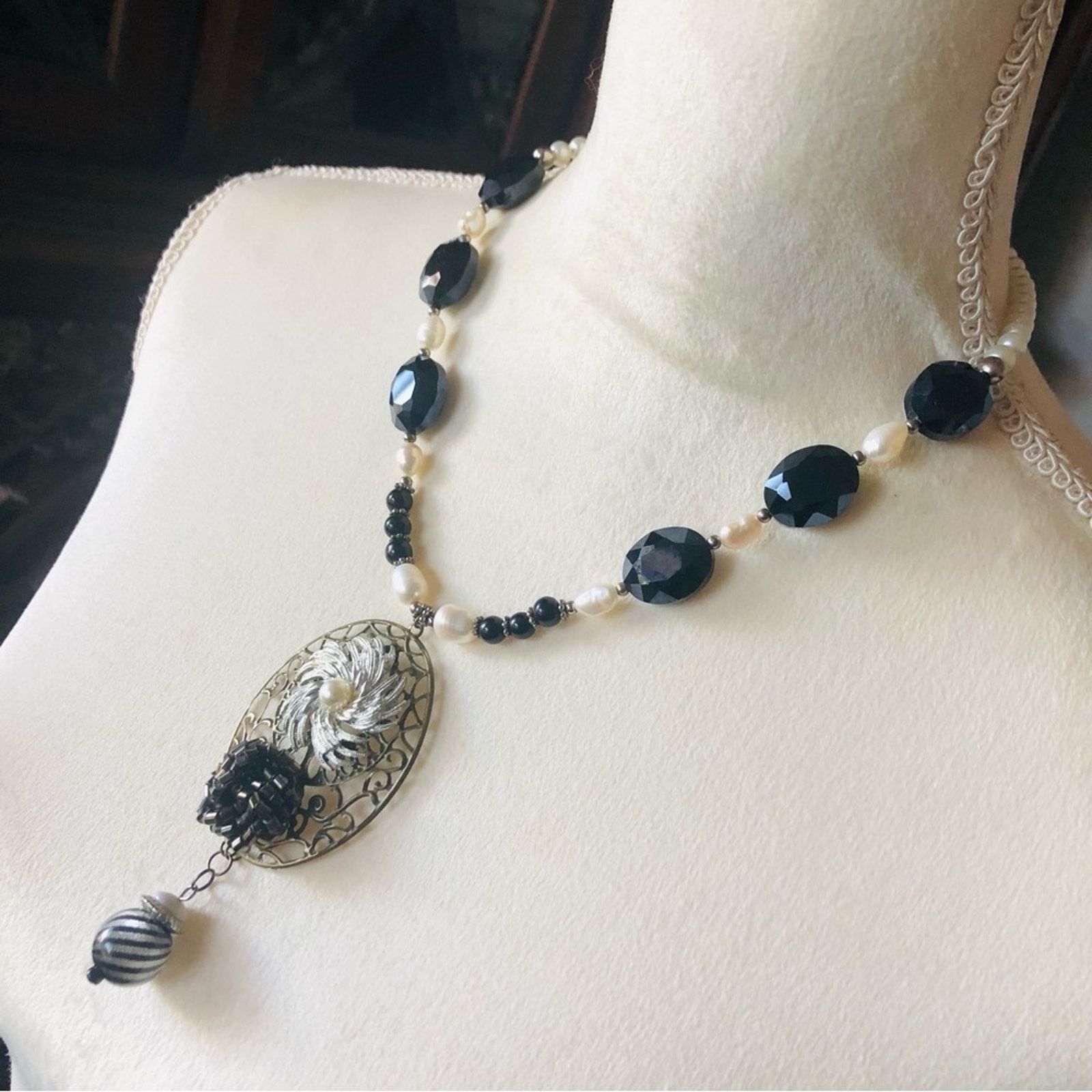 Handmade Handcrafted repurpose freshwater pearl black onyx necklace Size ONE SIZE - 4 Thumbnail