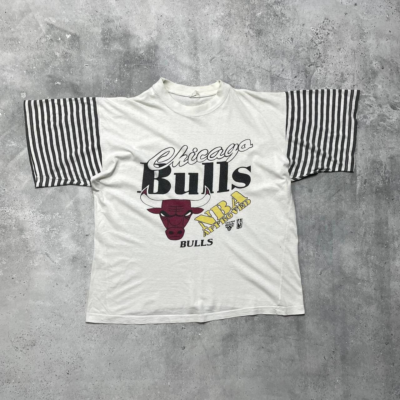 NBA × Vintage Vintage 90s Chicago Bulls NBA Approved T Shirt White Size US M / EU 48-50 / 2 - 1 Thumbnail