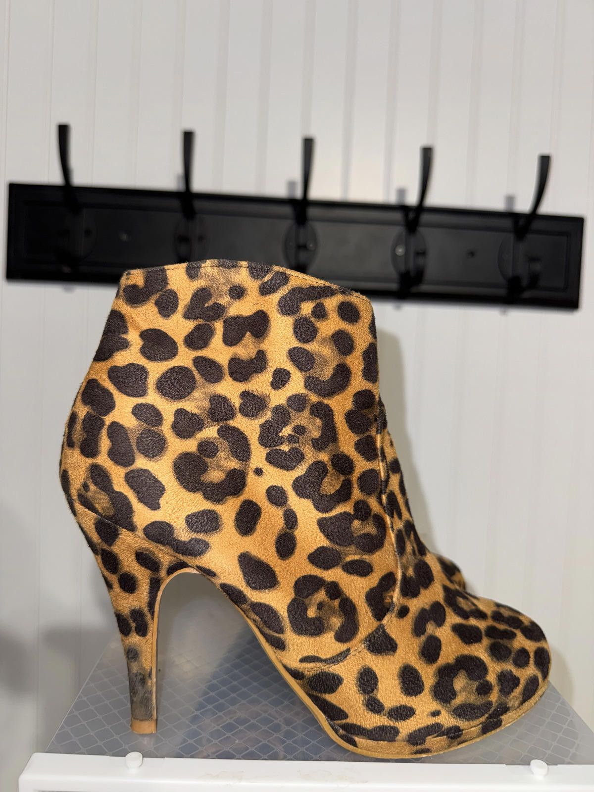 Other Bella Marie Leopard Print Heeled Ankle Boots Size US 8.5 / IT 38.5 - 2 Thumbnail