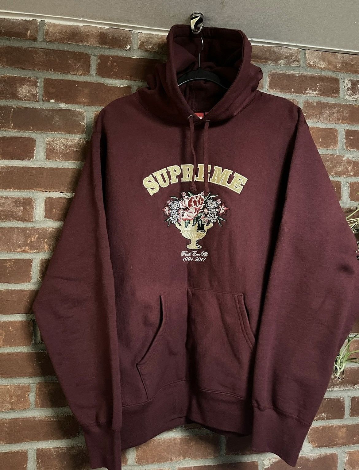 Supreme Supreme Centerpiece Hoodie | Grailed