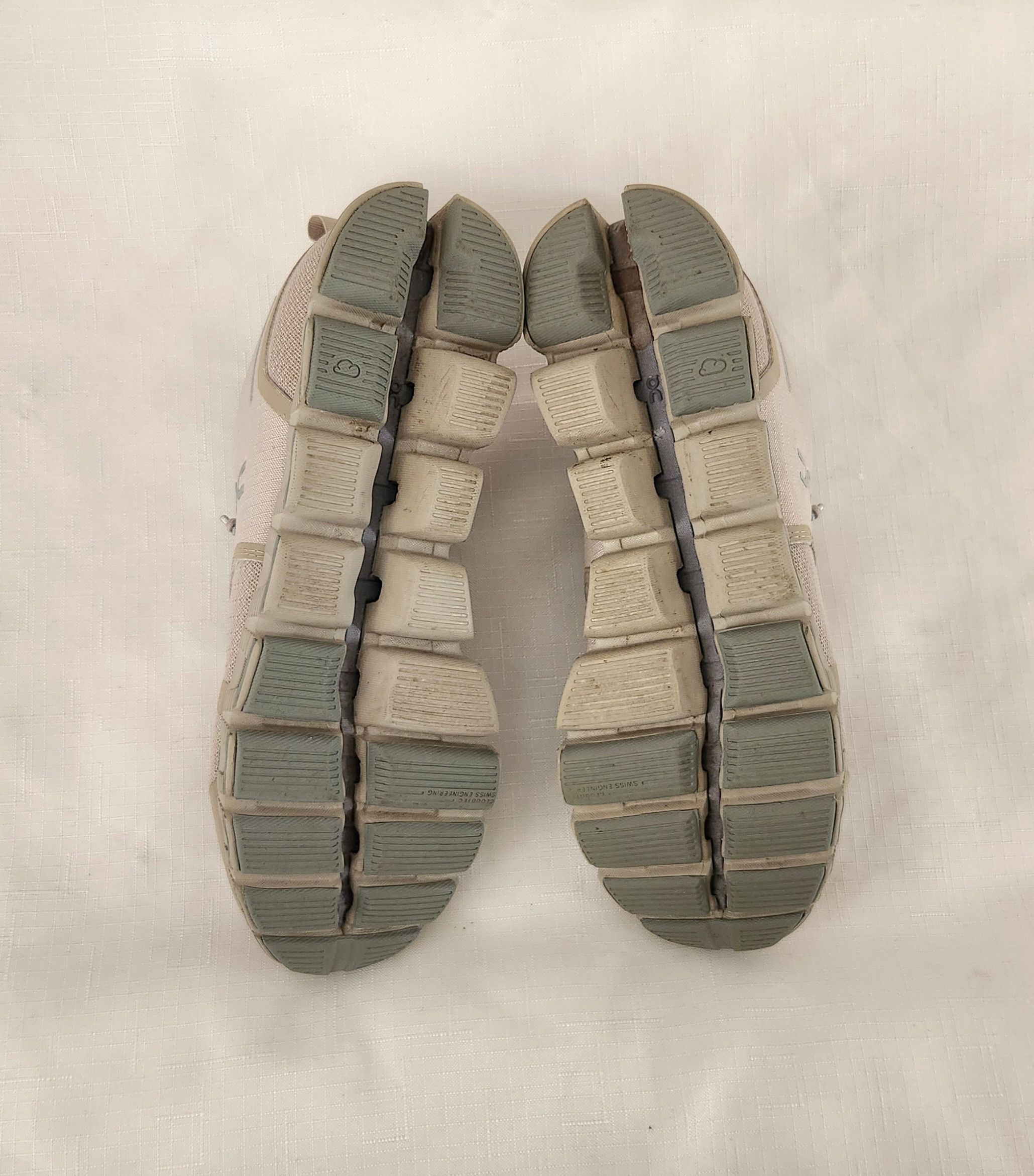 On ON Running Cloud Swiss Engineering Waterproof Womens SZ 9 Size US 9 / IT 39 - 10 Thumbnail