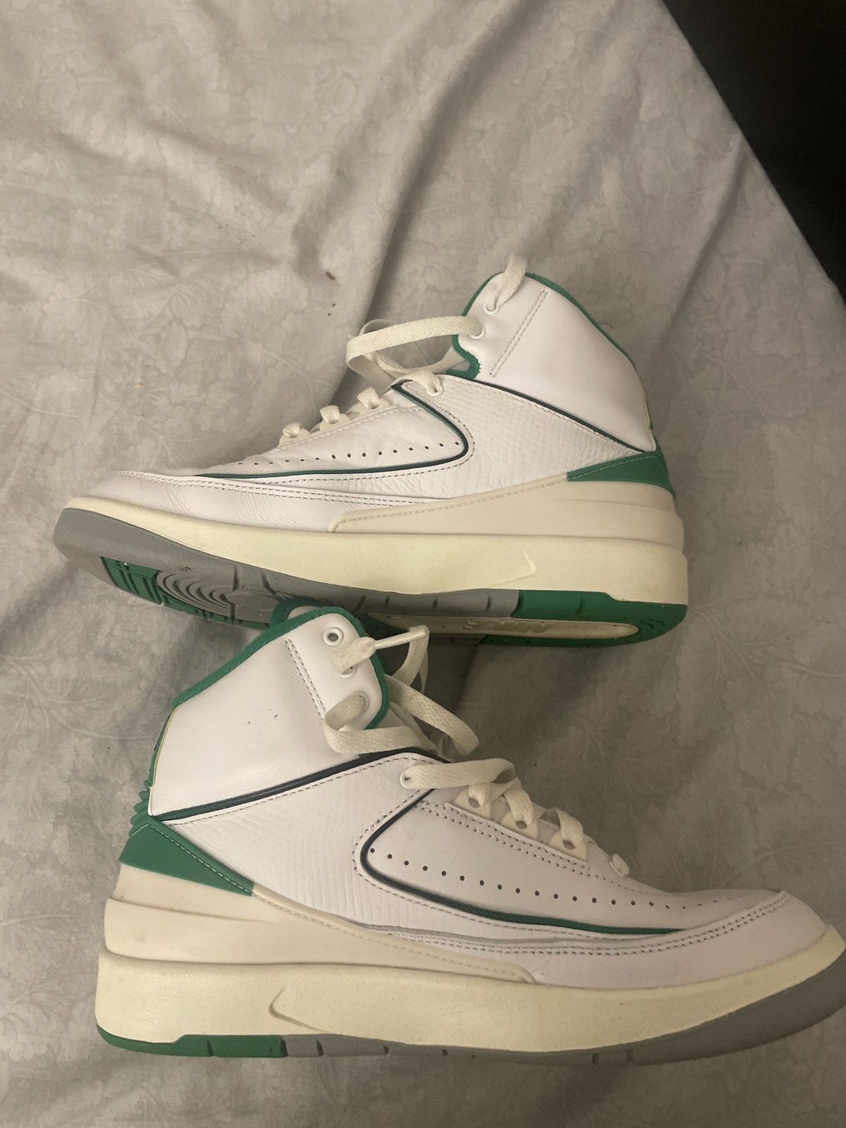 Jordan Brand × Nike Air Jordan 2 Retro (GS) Size US 7 / EU 40 - 2 Thumbnail