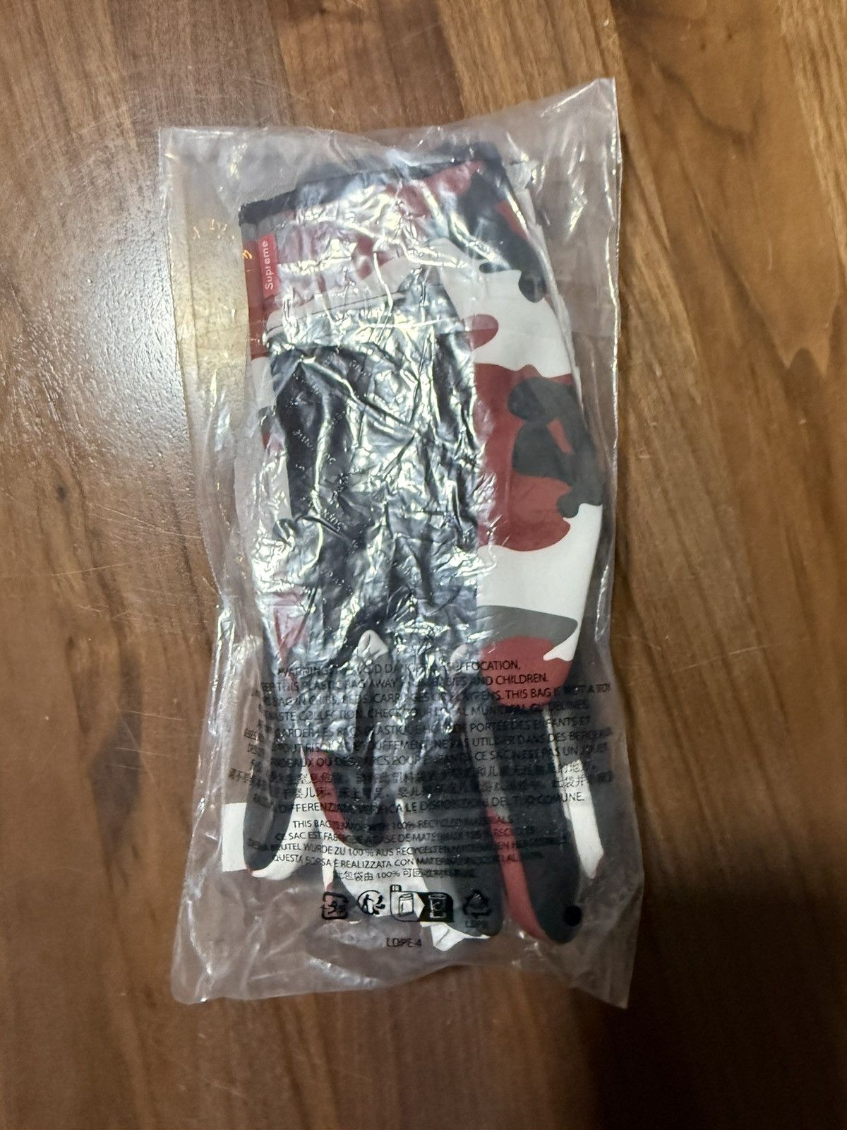 Supreme Supreme WINDSTOPPER Zip Gloves Red Camo Water Resist Large Size ONE SIZE - 6 Thumbnail