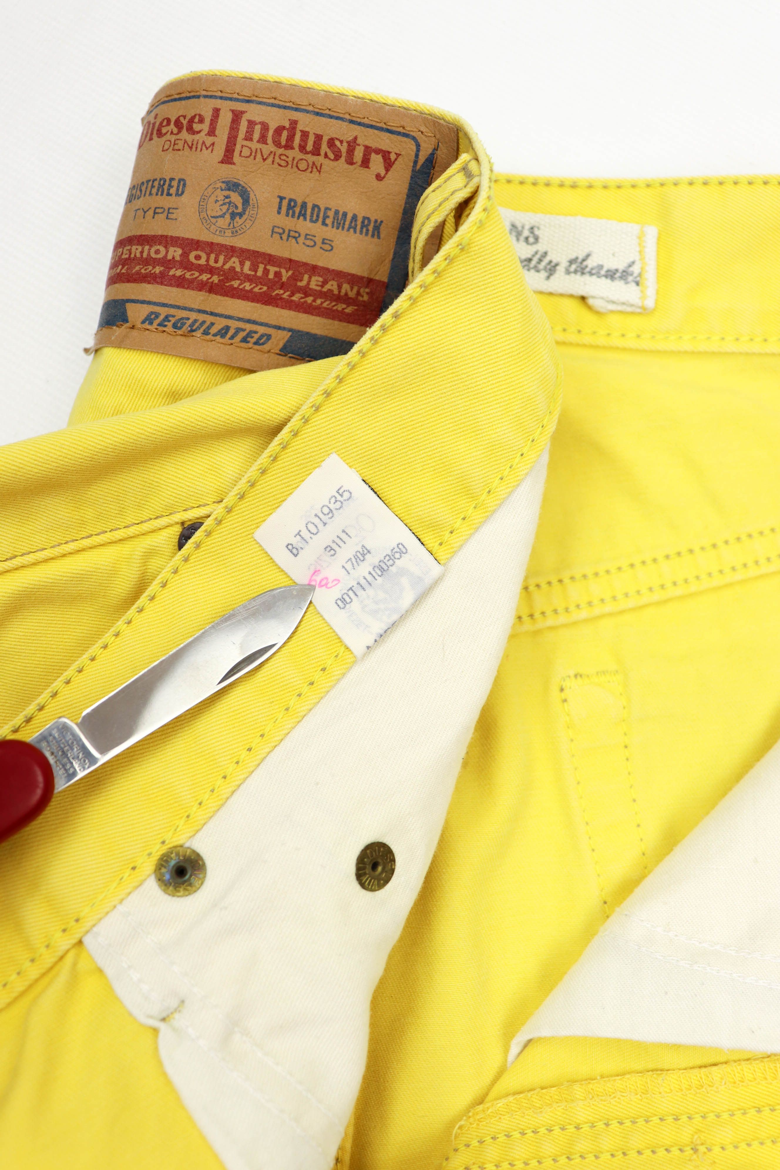 Diesel Diesel Vintage 90s Made in Italy Yellow Cheyenne Denim Jeans Size US 30 / EU 46 - 19 Thumbnail