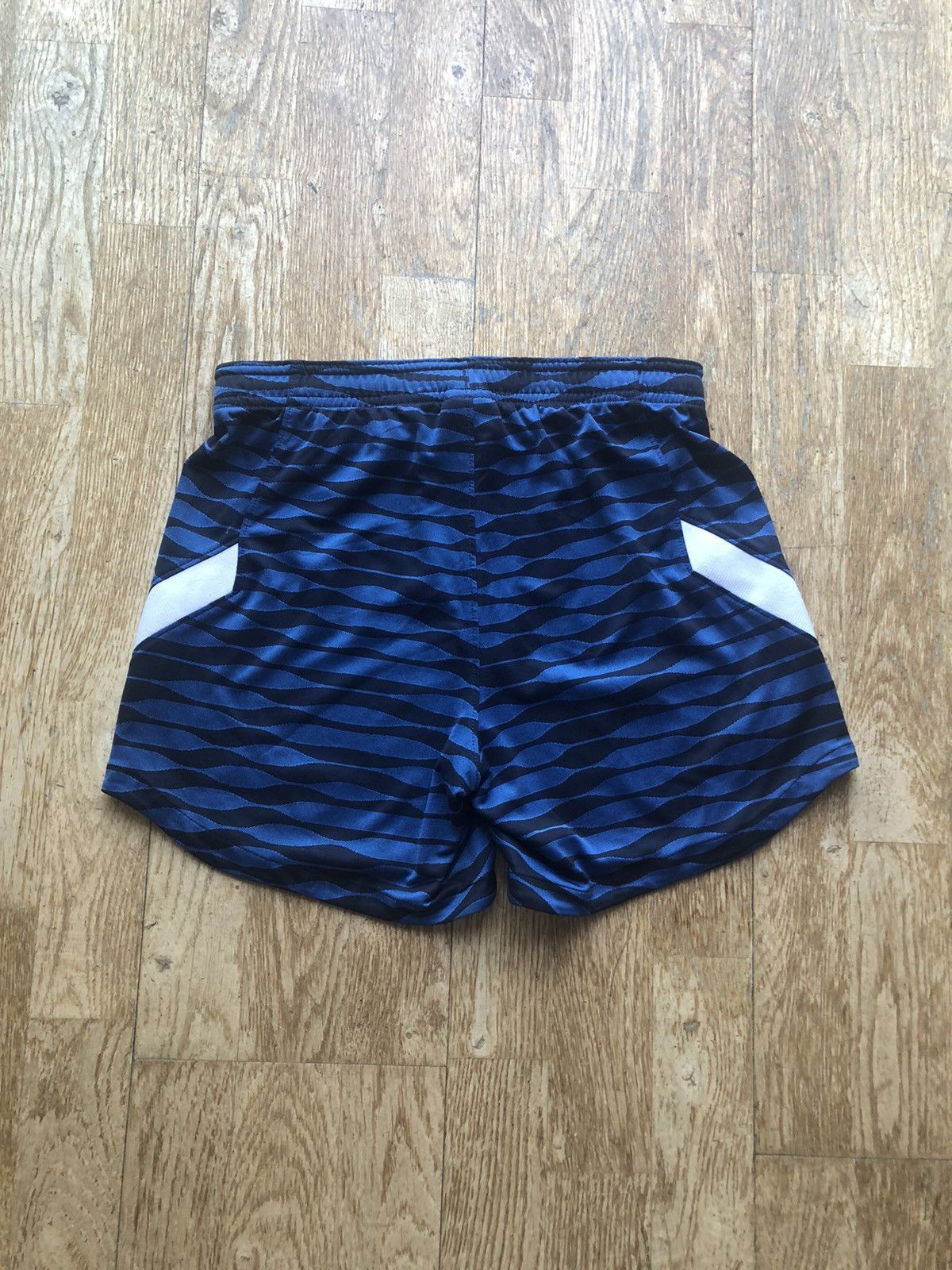 Nike RARE BIRMINGHAM CITY FOOTBALL SOCCER SHORTS Size US 30 / EU 46 - 2 Thumbnail