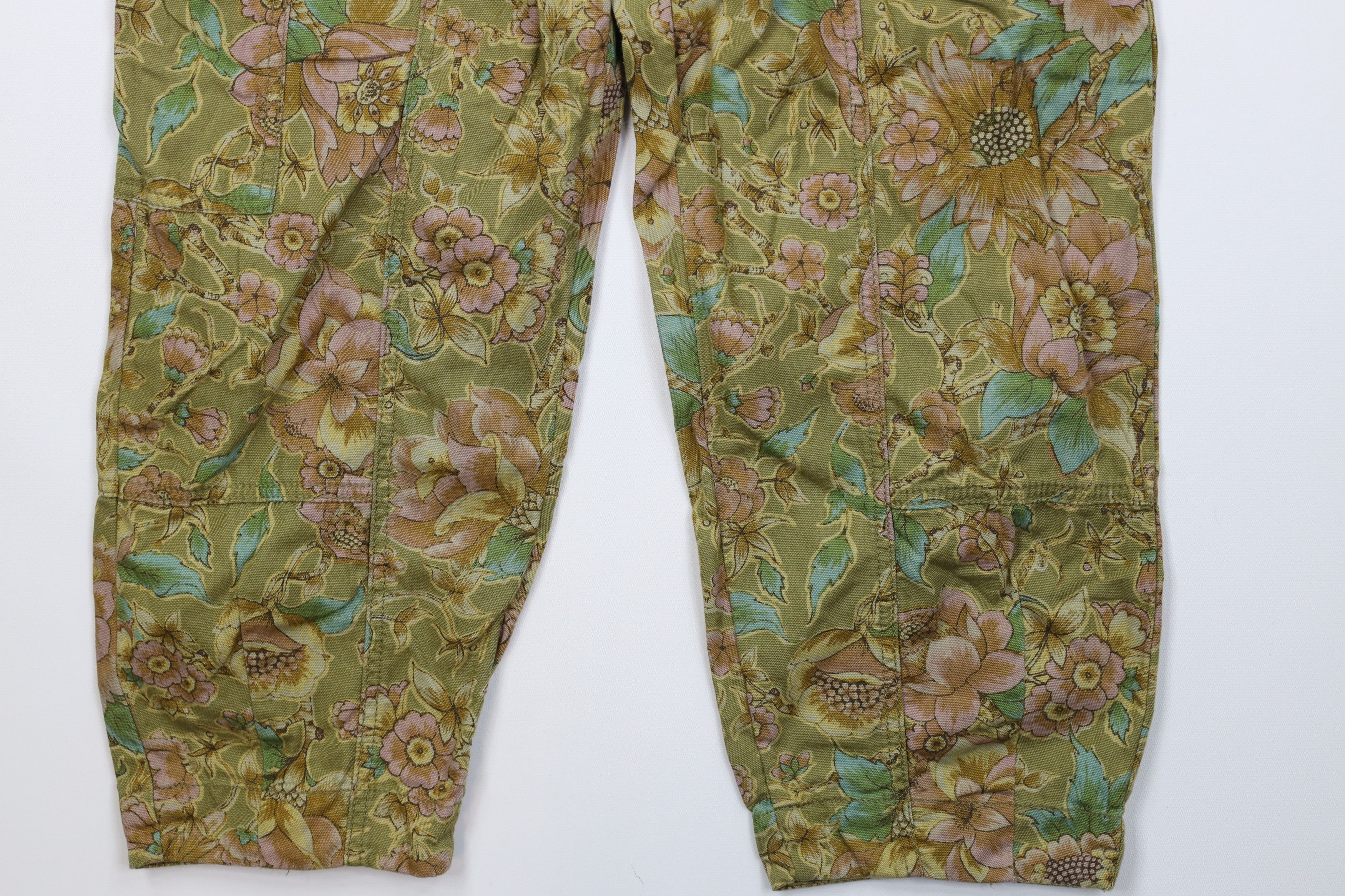 Anthropologie Anthropologie Pilcro Letterpress Flower Capris Cargo Pants Size 27" / US 4 / IT 40 - 5 Thumbnail