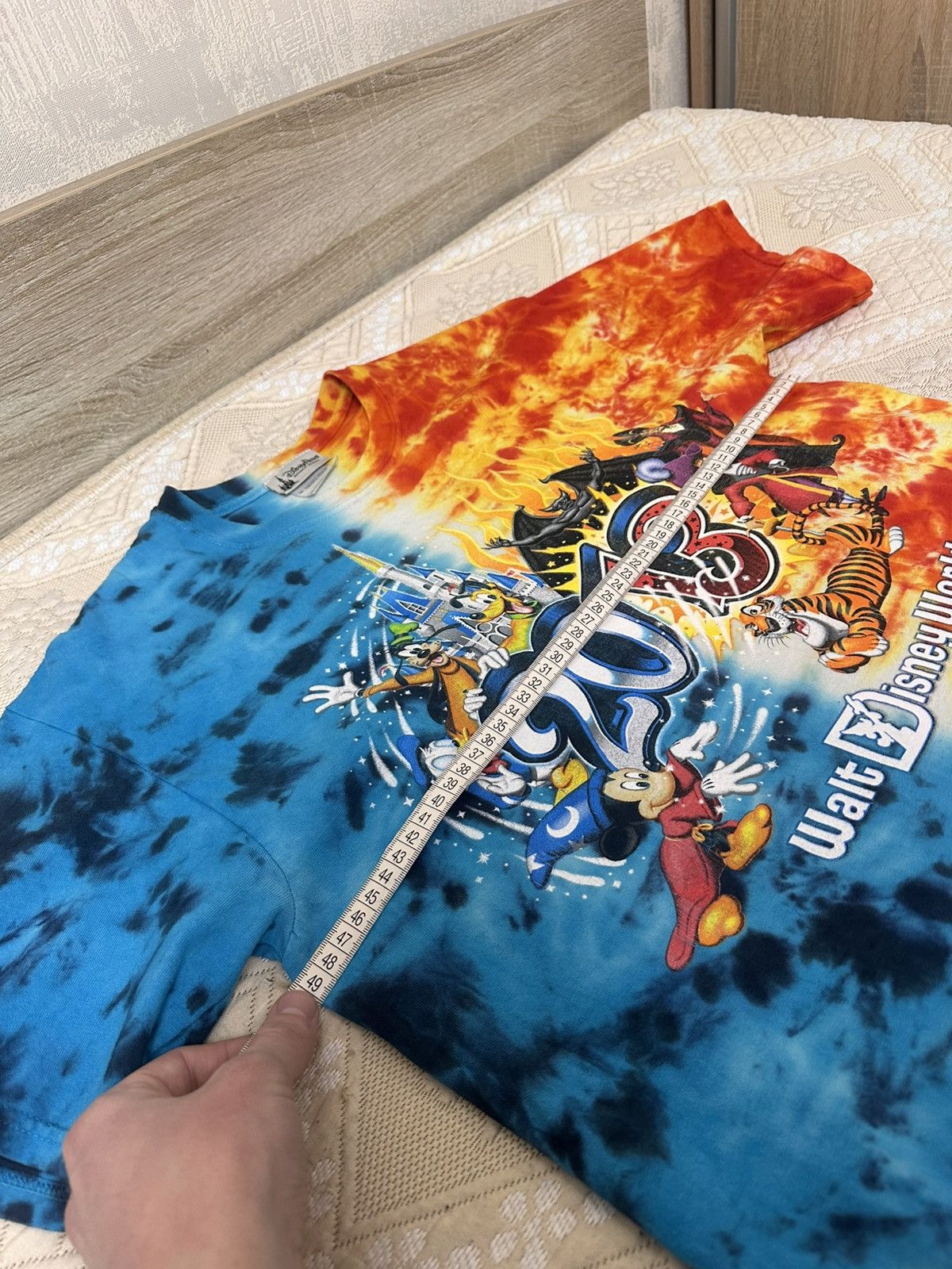 Vintage 🔥 Vintage Walt Disney World Fire and Ice T Shirt Cartoon Y2K Size US M / EU 48-50 / 2 - 5 Thumbnail