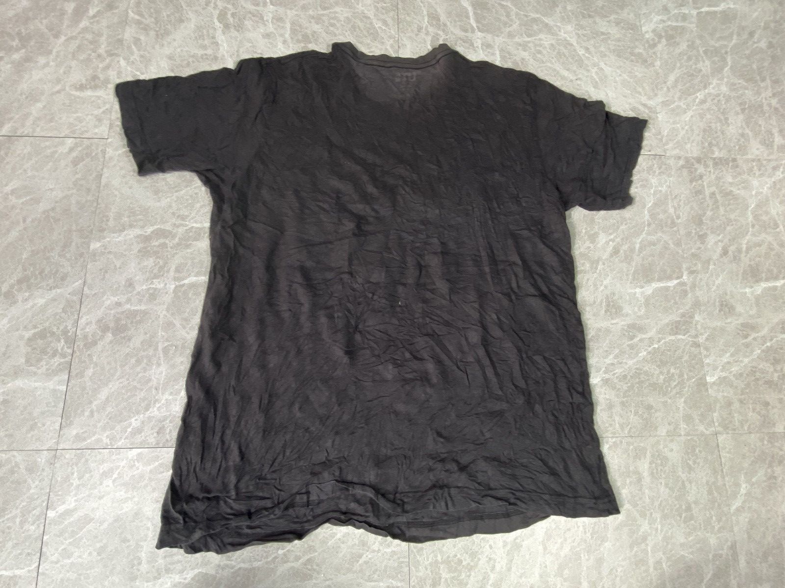 Disney Uniqlo mickey mouse size m distressed Size US M / EU 48-50 / 2 - 5 Thumbnail