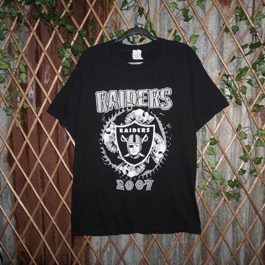 NFL Large - Vintage / Y2K Oakland Raiders 2007 skull nfl t-shirt Size US L / EU 52-54 / 3 - 1 Thumbnail