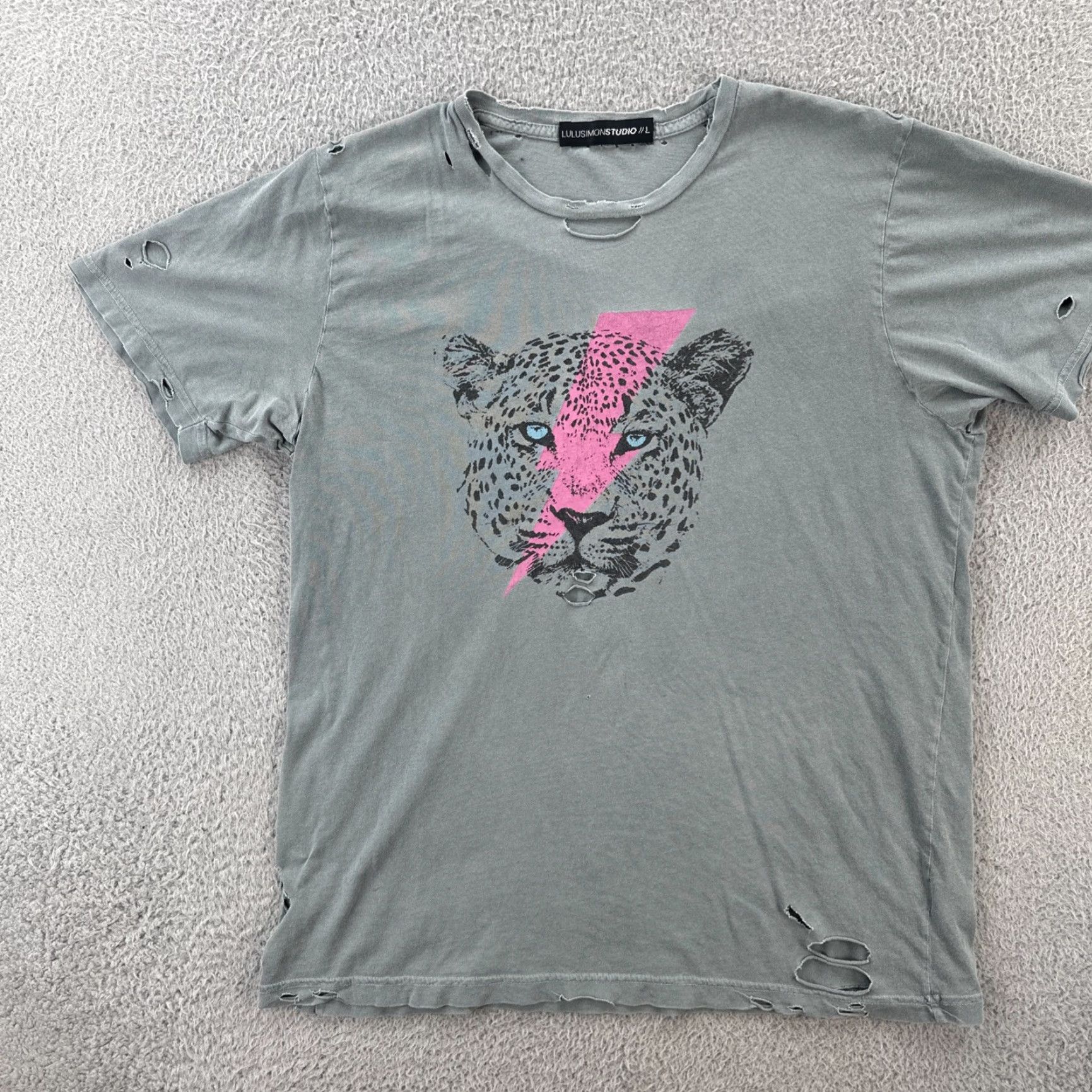 Lululemon VINTAGE Lululemon Studio Distressed Women’s Large Gray Green Graphic Print T Shirt Size L / US 10 / IT 46 - 3 Thumbnail