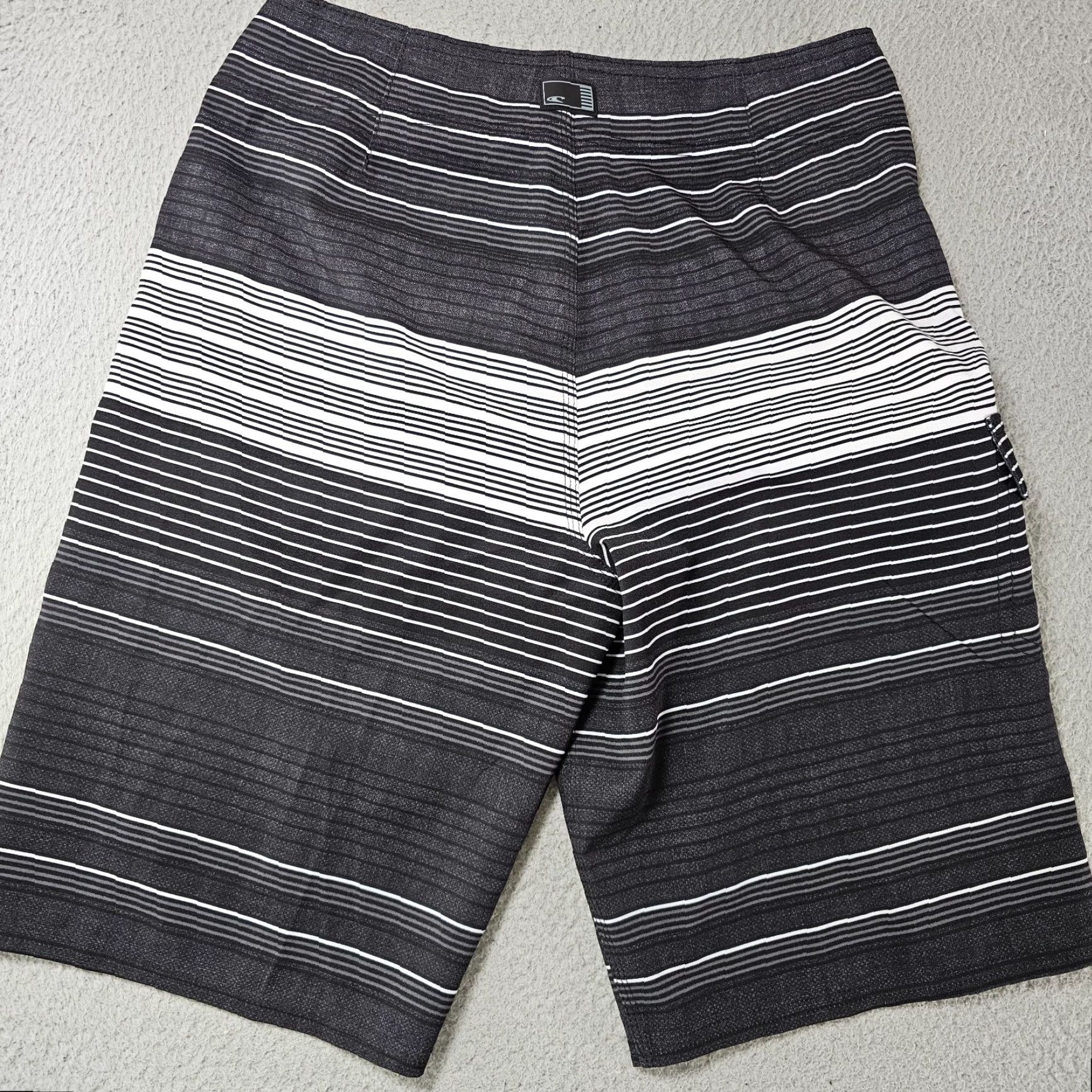 O'Neill **Mens O'Neill Black Striped Swim Trunks 28** User: **O'Neill Mens Black Striped Swim Trunks Size 28** Size US 28 / EU 44 - 3 Thumbnail