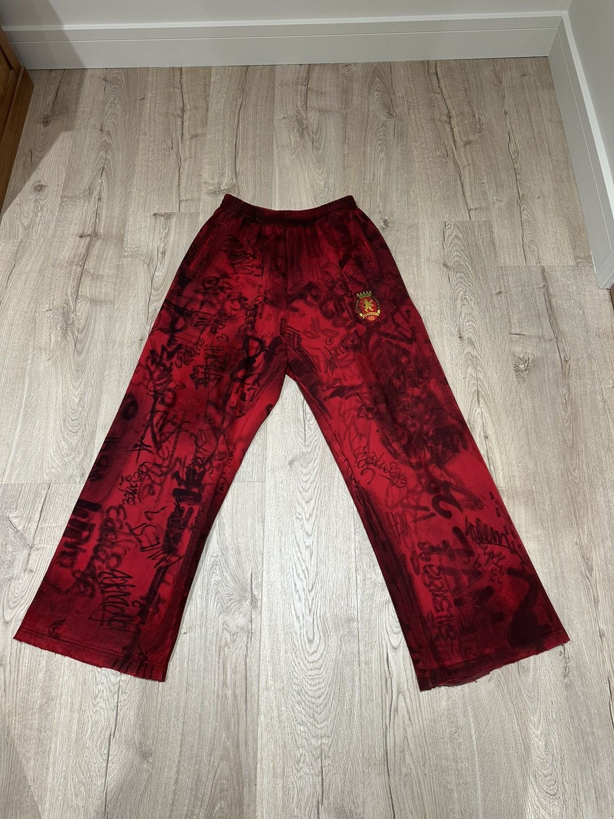 Balenciaga Balenciaga graffiti skater sweats Size US 34 / EU 50 - 1 Thumbnail