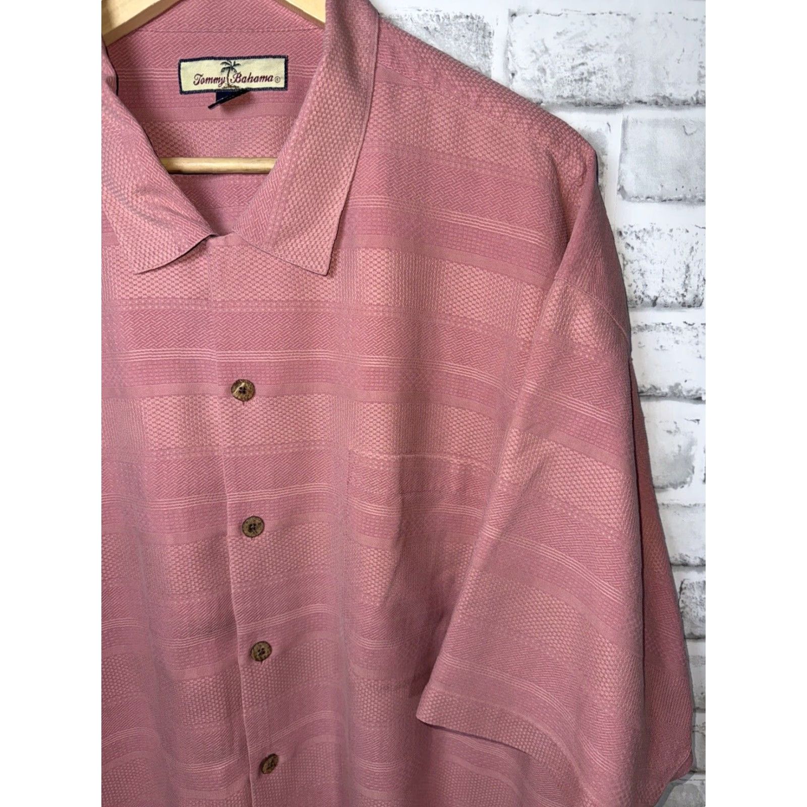 Tommy Bahama VINTAGE Tommy Bahama Shirt Hawaiian Silk 2XL Pink Men Short Sleeve Button-Up Jamaica Bahamas Size US XXL / EU 58 / 5 - 3 Thumbnail
