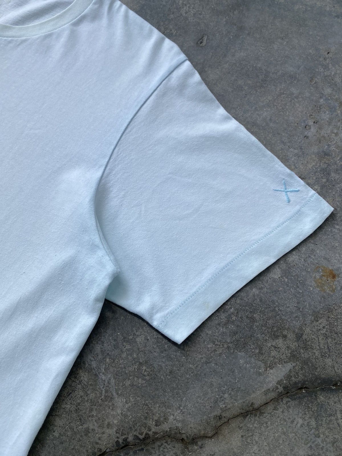 Kaws Uniqlo Kaws Distressed Tees Size US XL / EU 56 / 4 - 8 Thumbnail