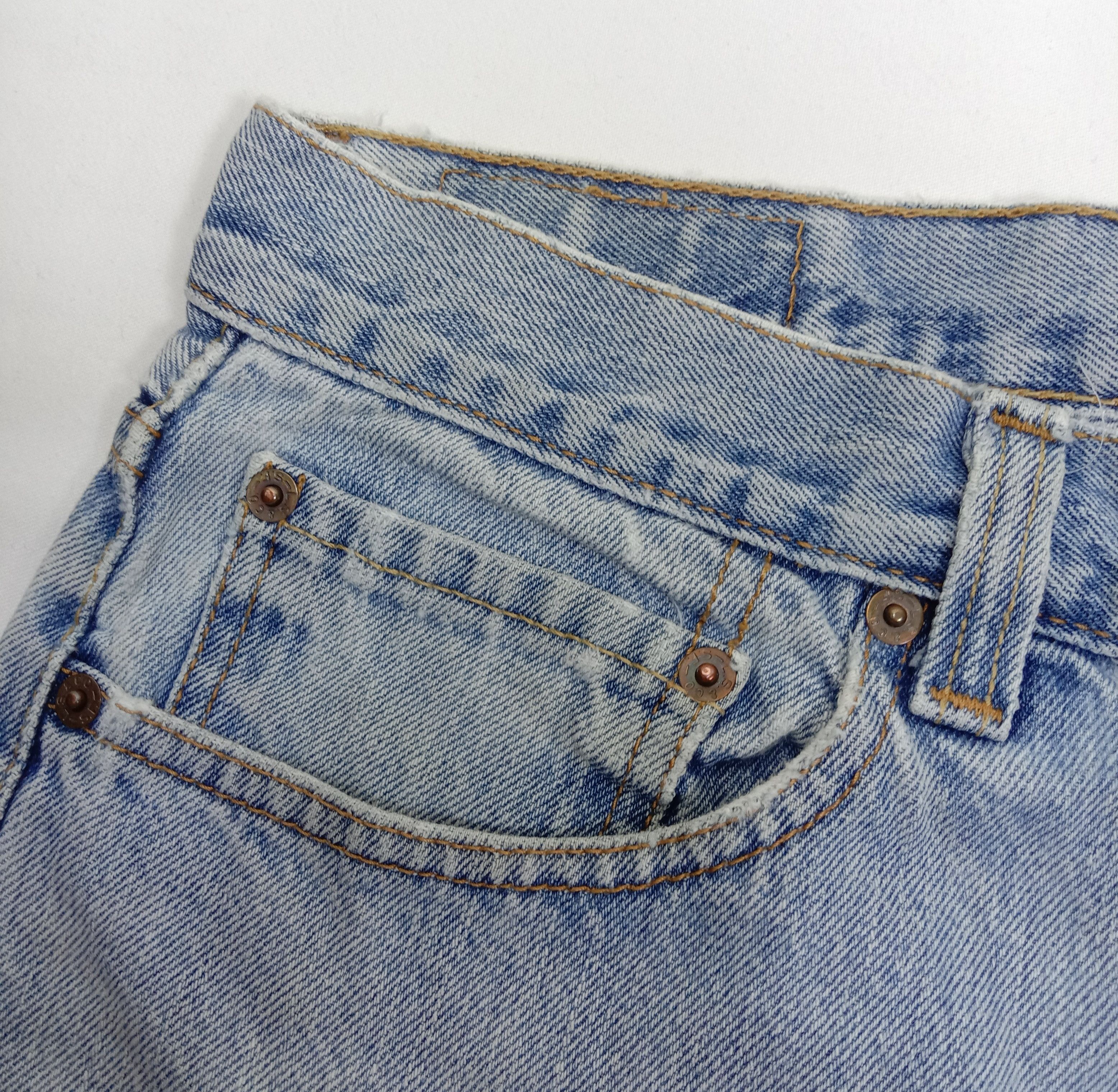 Levi's Vintage Levi's 505 Jeans Light Wash Regular Fit Denim Size US 34 / EU 50 - 12 Thumbnail