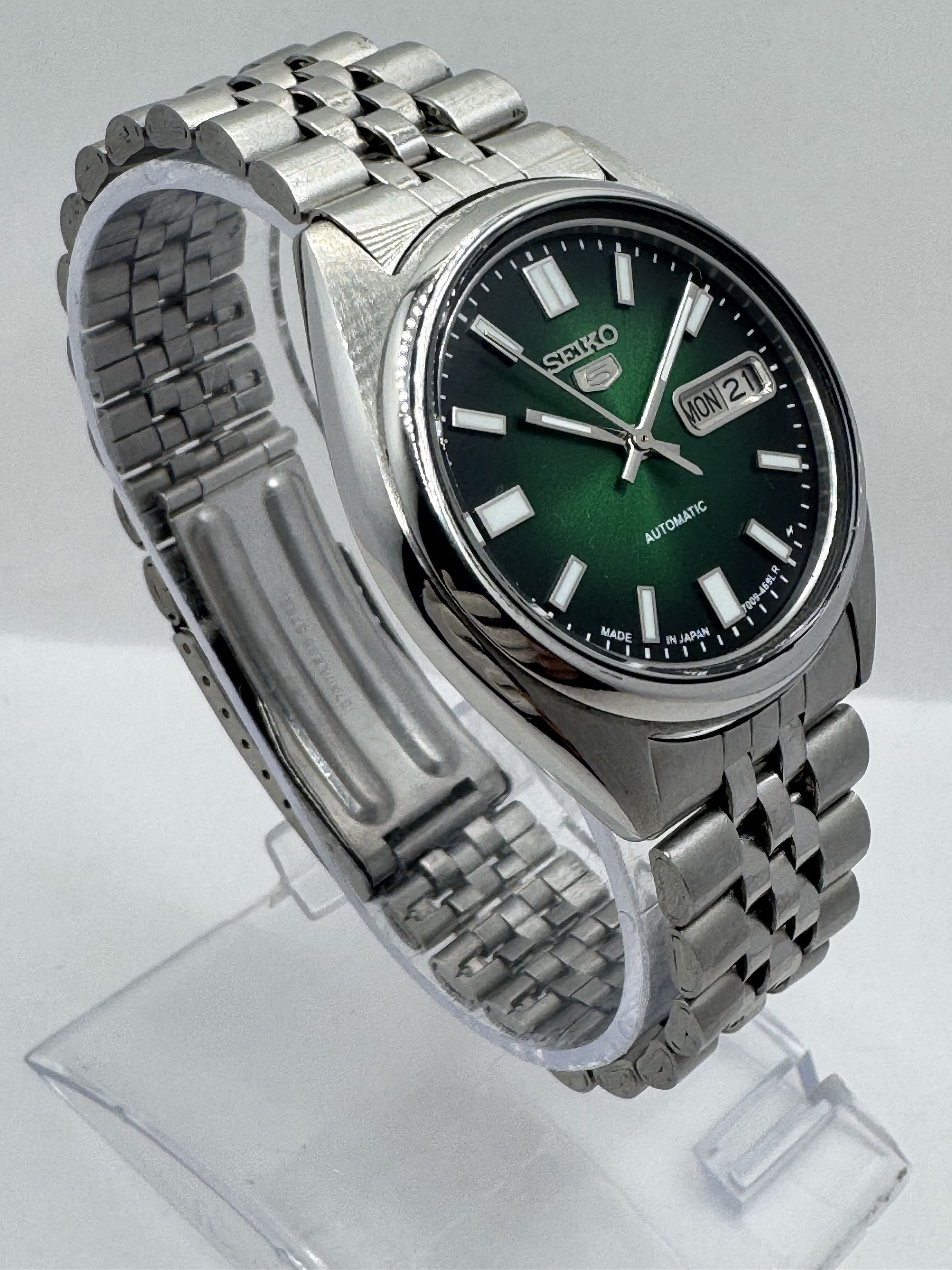 Japanese Brand Seiko 5 Automatic Wrist Watch 17 Jewels Day/Date Japan Size 36 - 3 Thumbnail